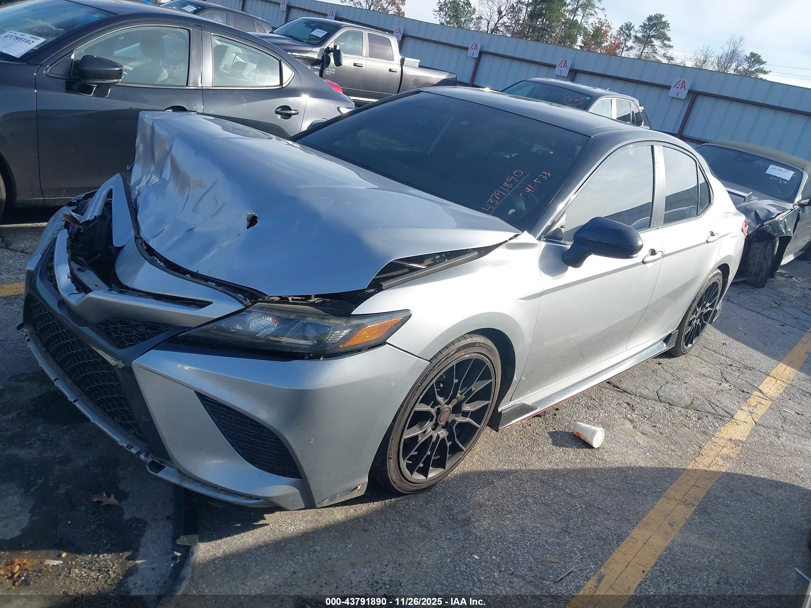 TOYOTA CAMRY image 2