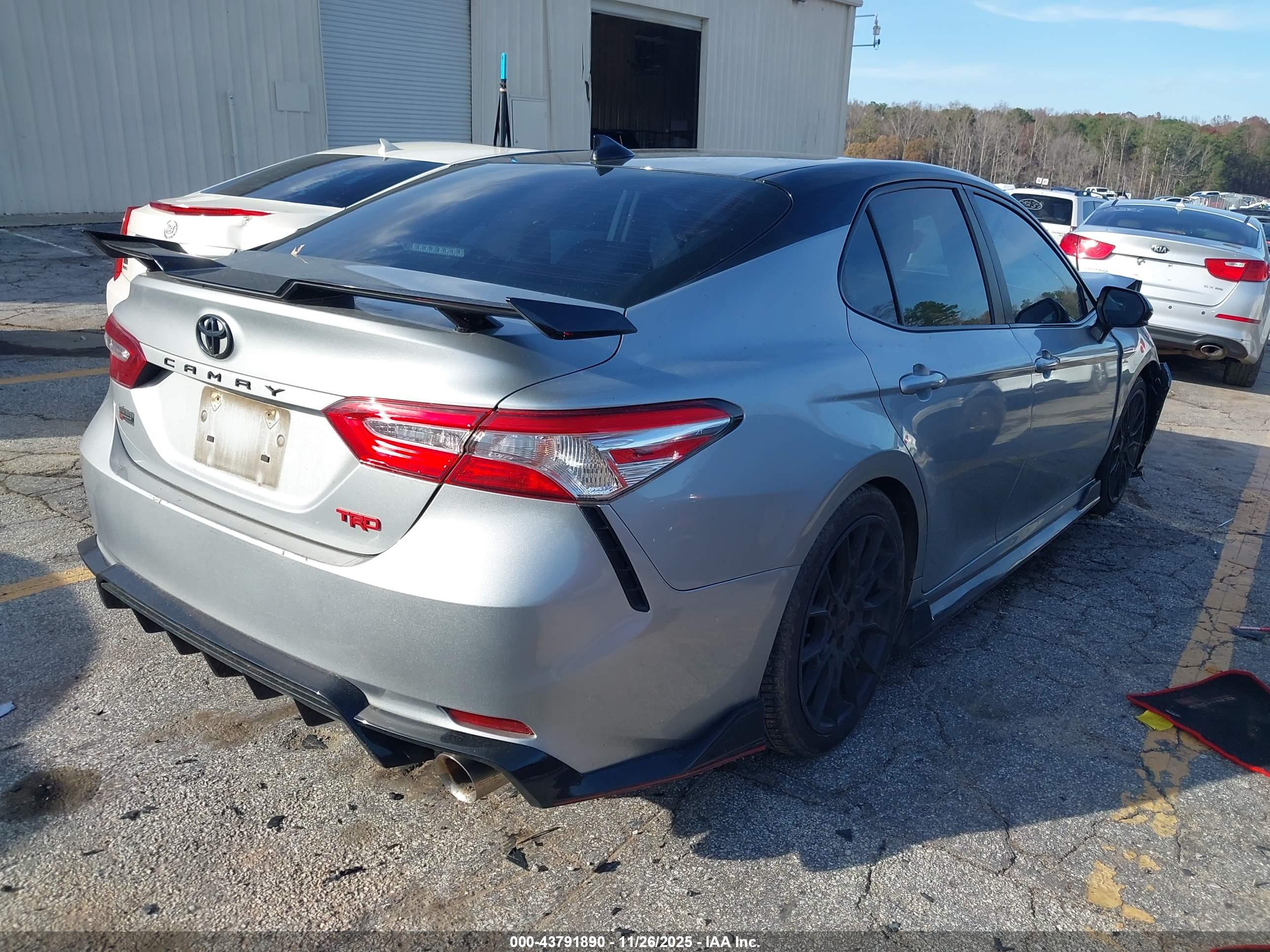 TOYOTA CAMRY image 4