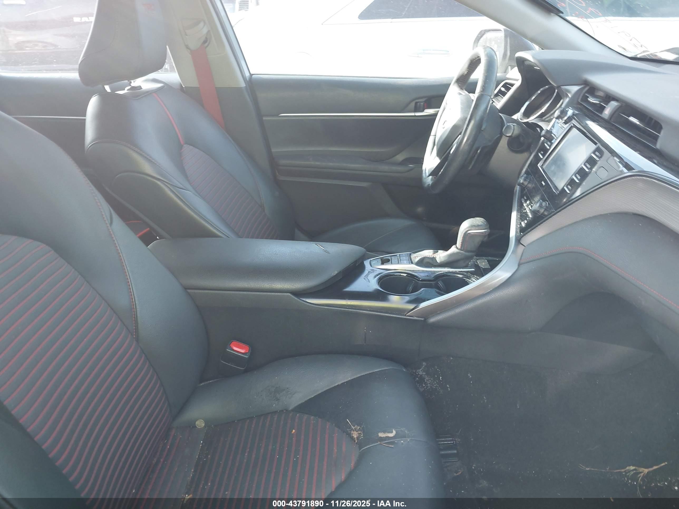 TOYOTA CAMRY image 5