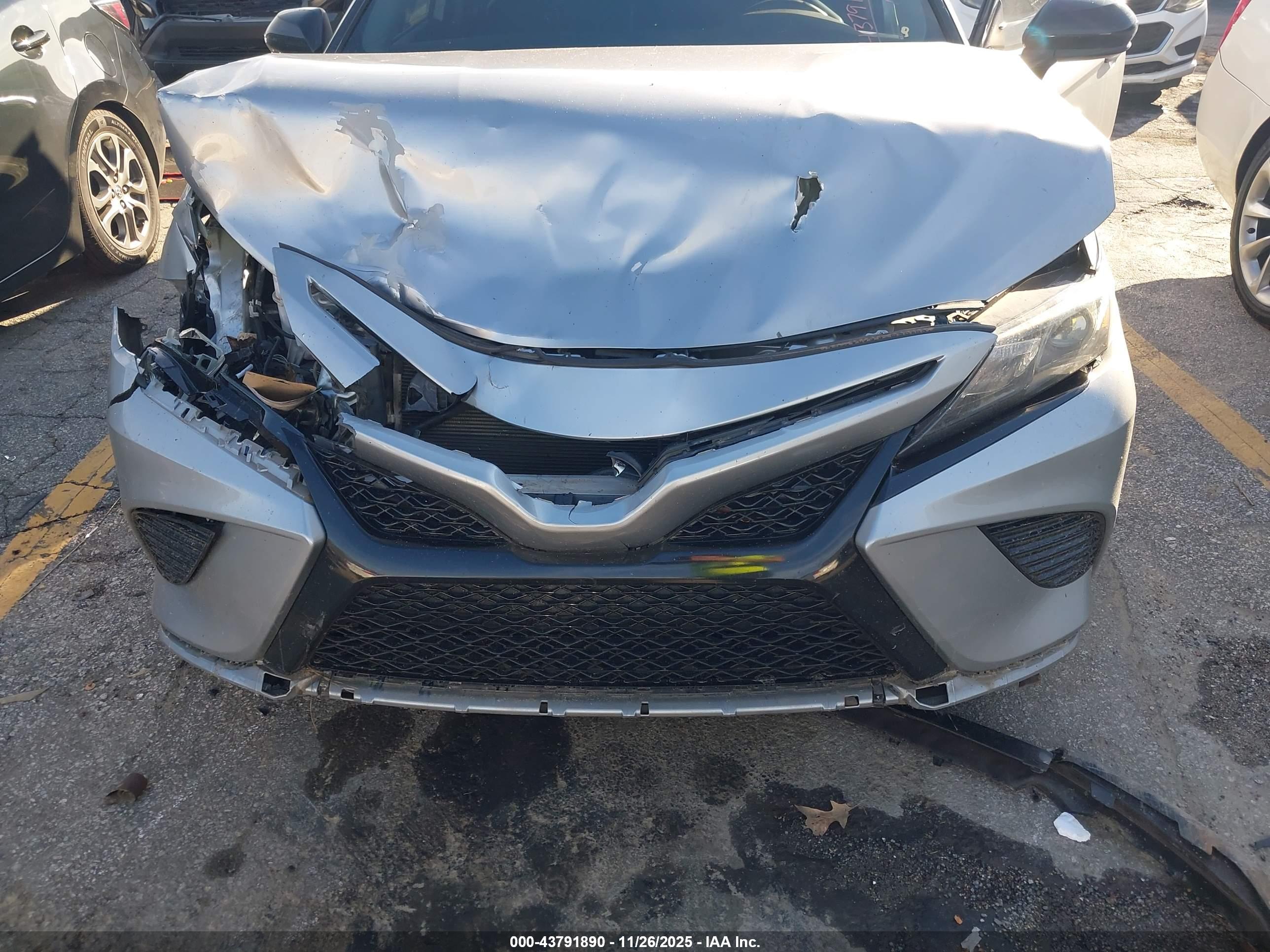 TOYOTA CAMRY image 6