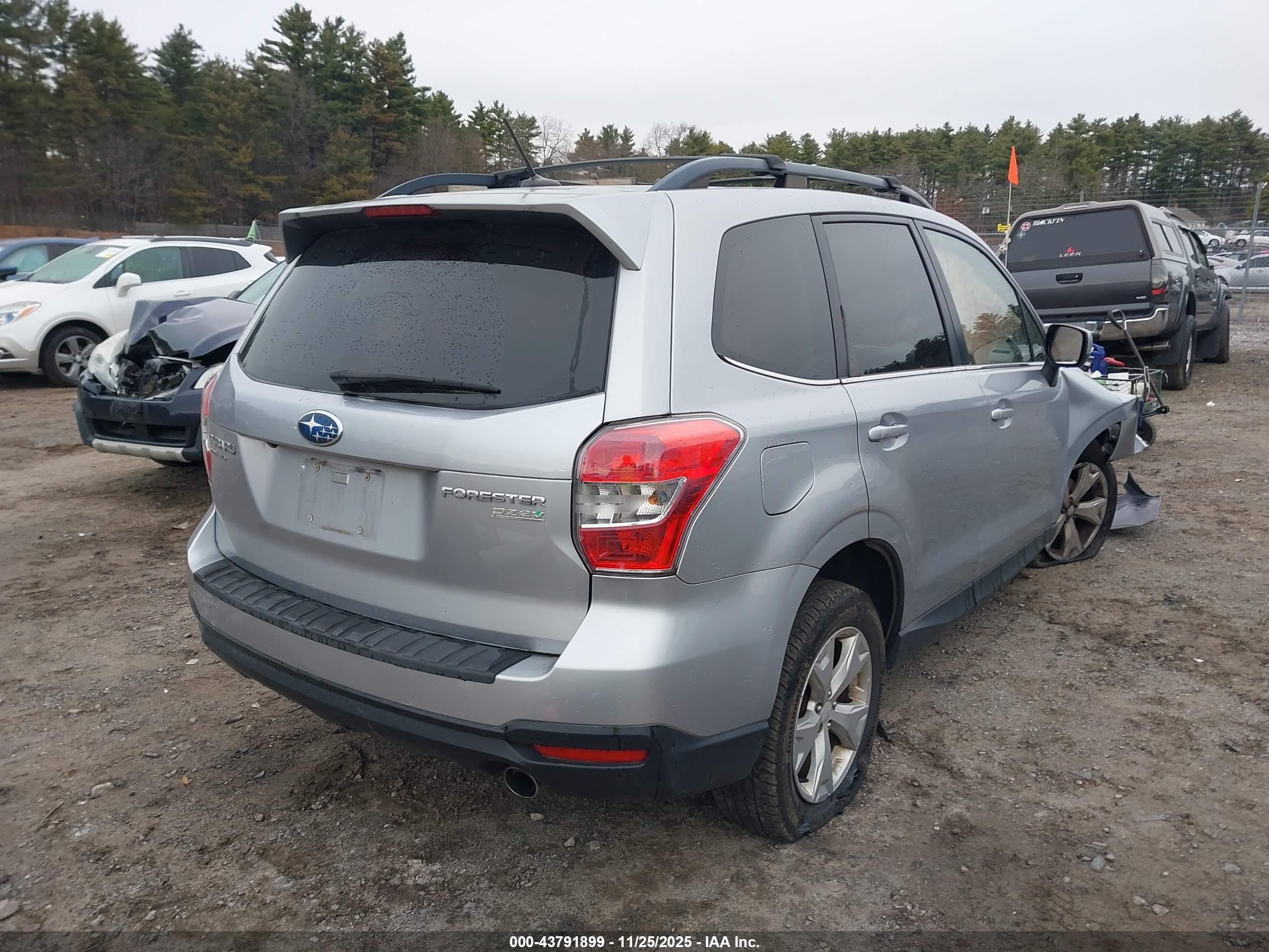 SUBARU FORESTER image 4