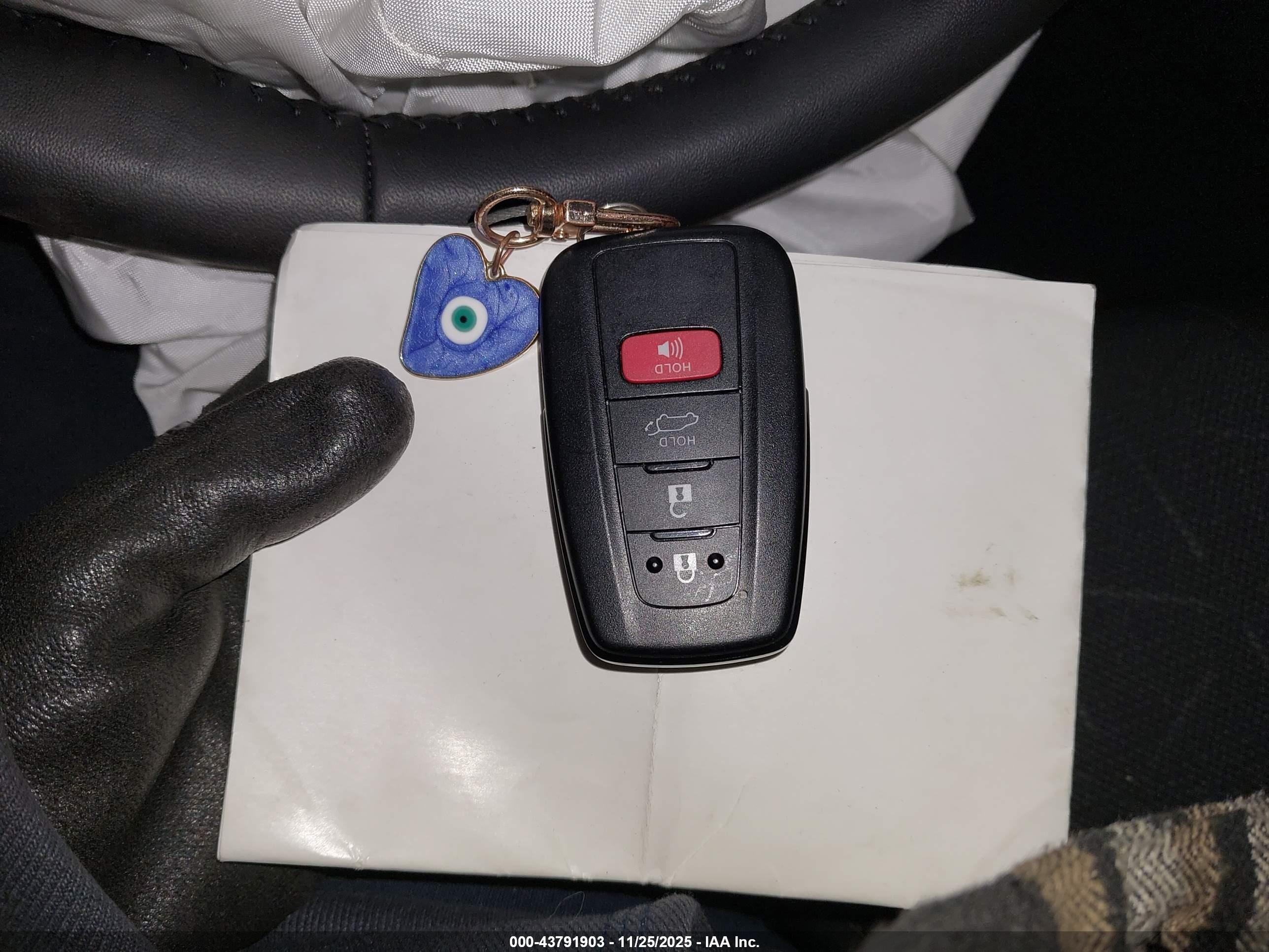 TOYOTA RAV4 image 11