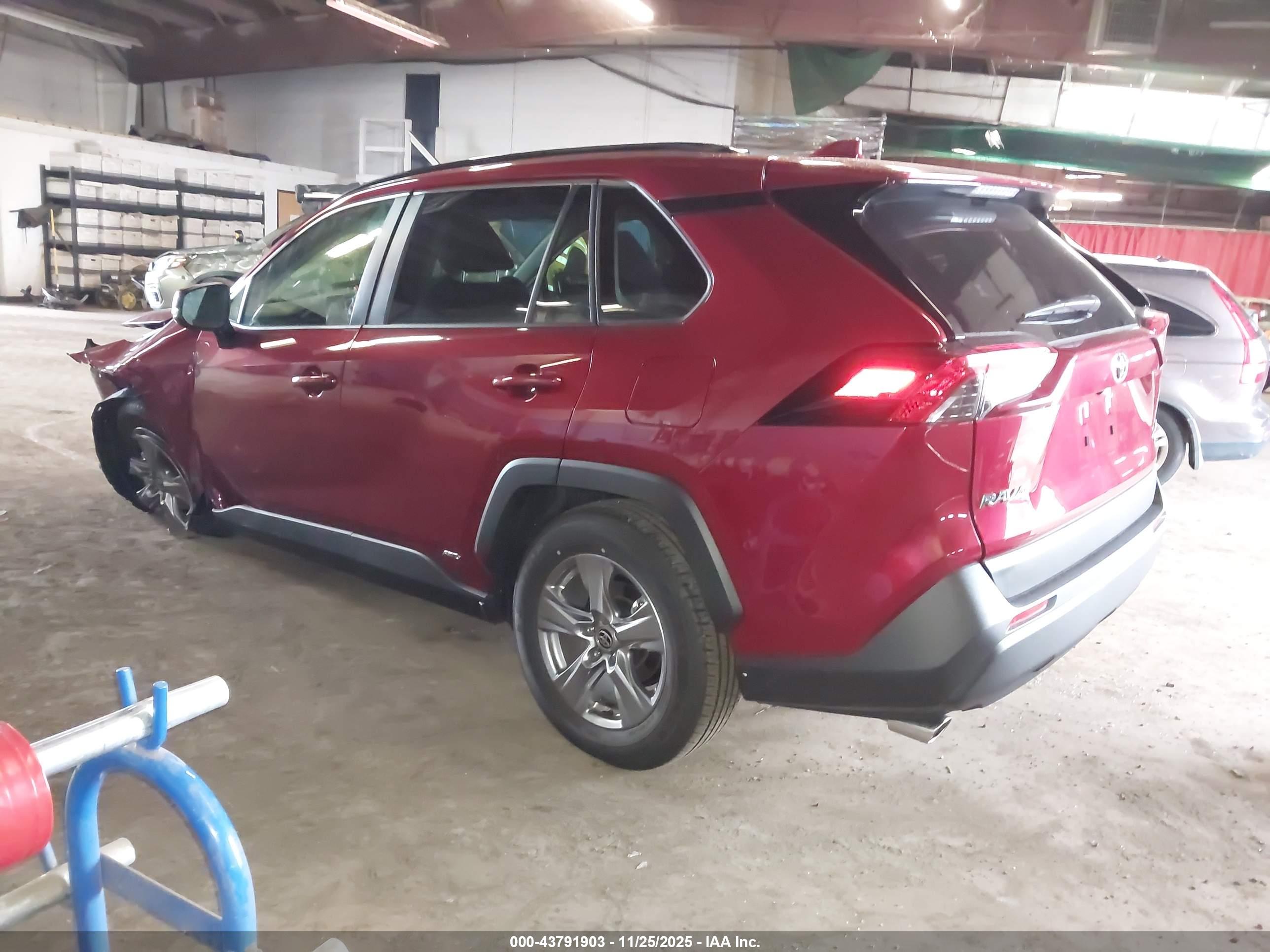 TOYOTA RAV4 image 3