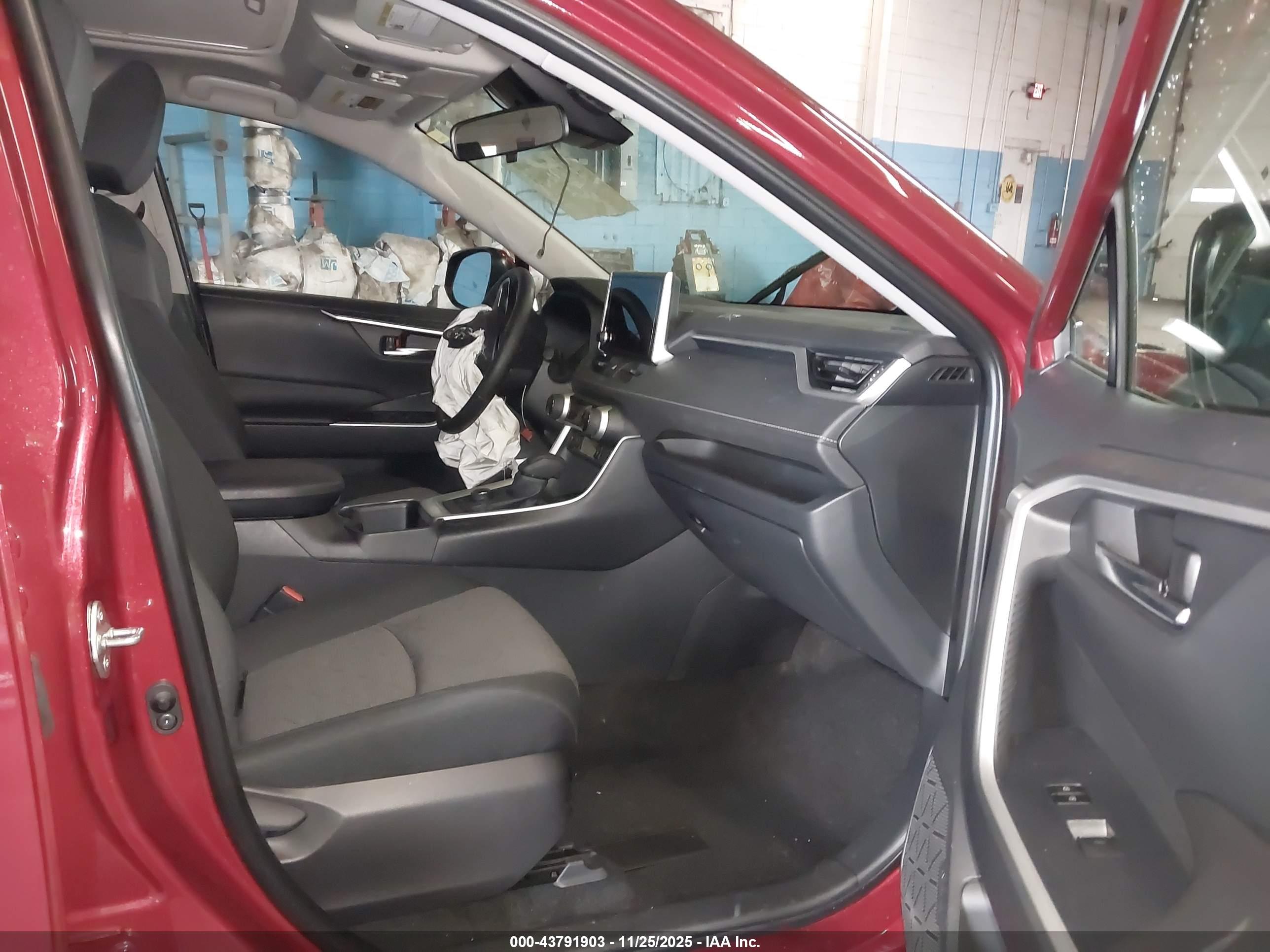 TOYOTA RAV4 image 5
