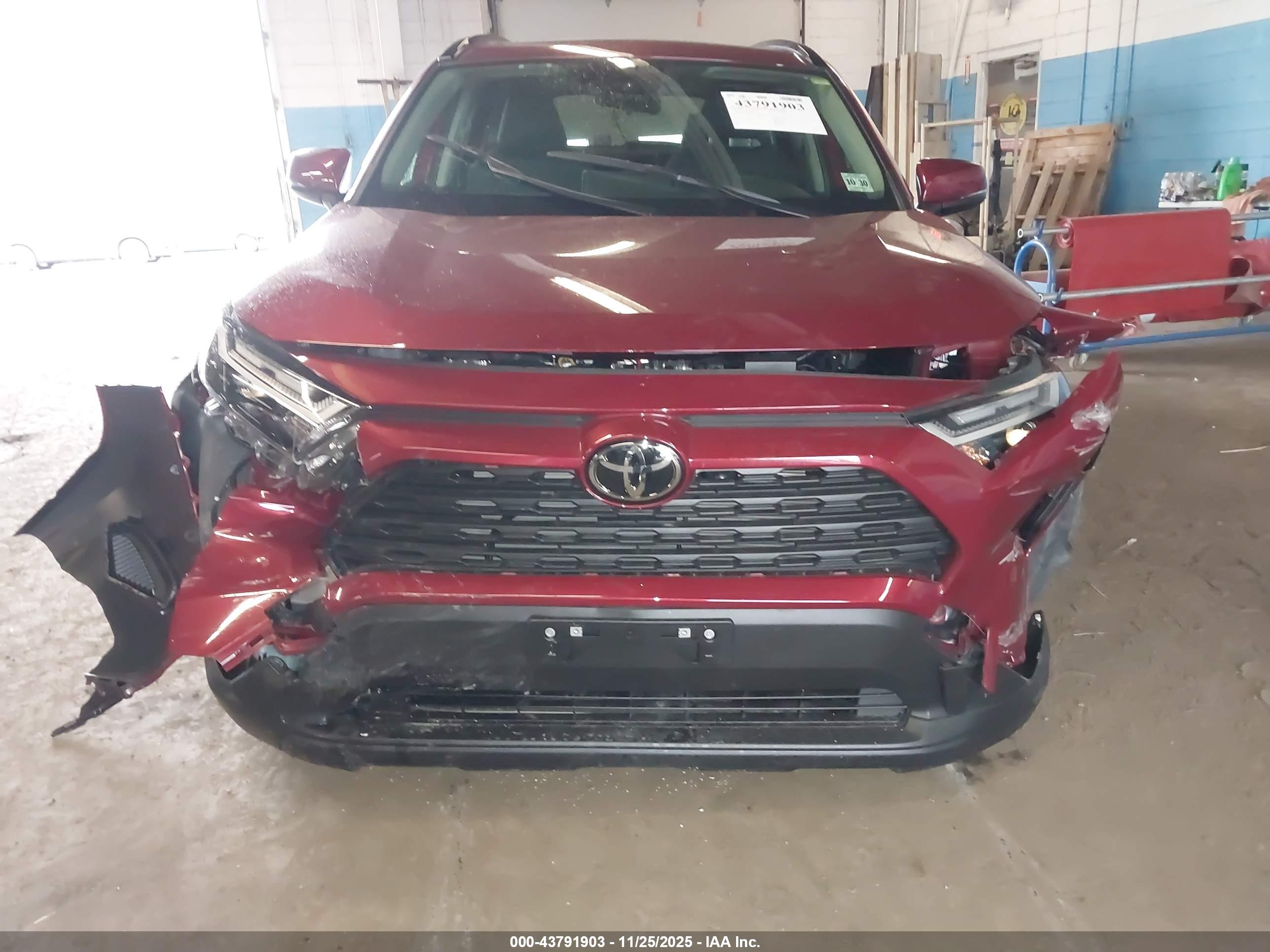 TOYOTA RAV4 image 6