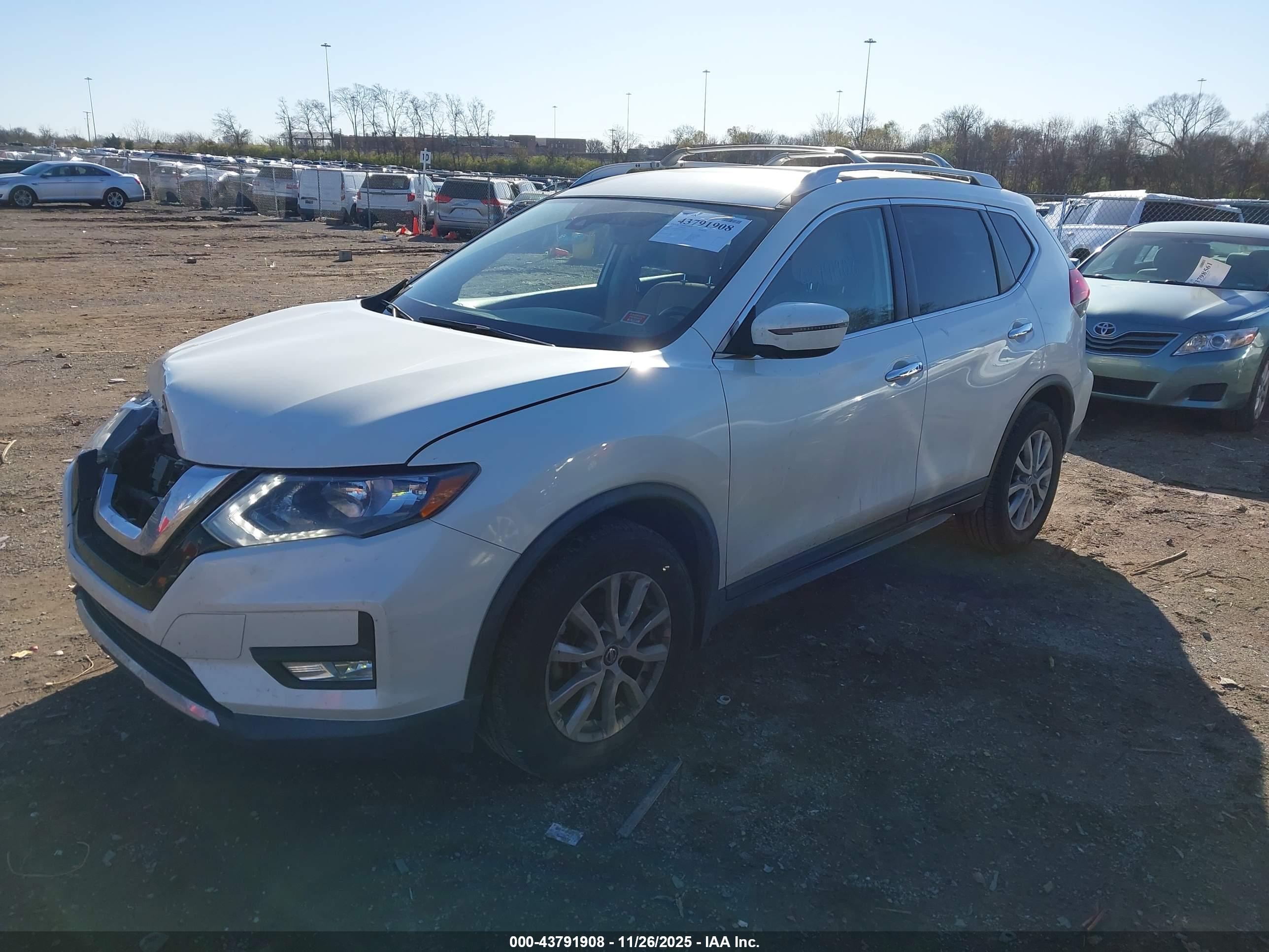 NISSAN ROGUE image 2