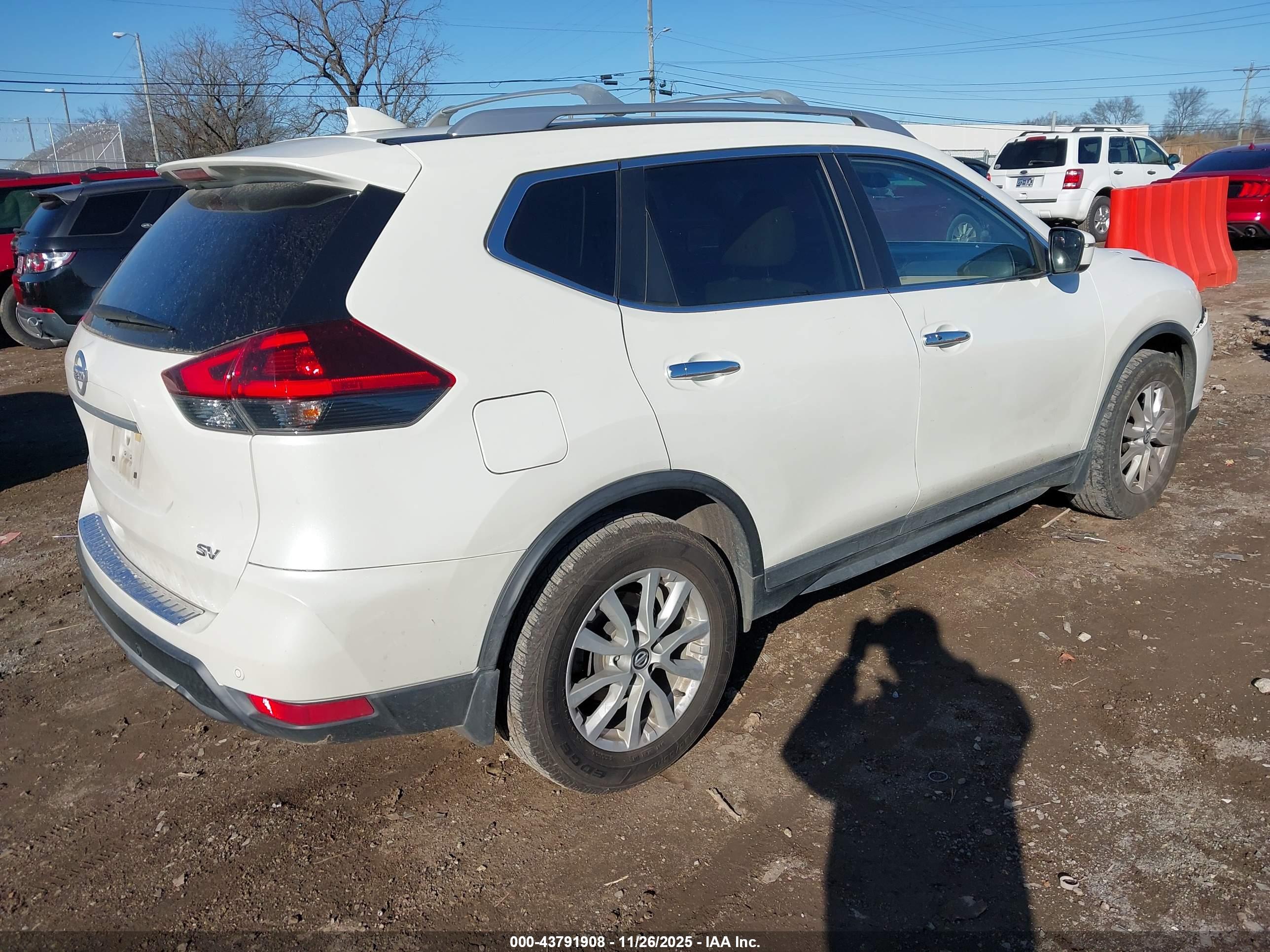 NISSAN ROGUE image 4