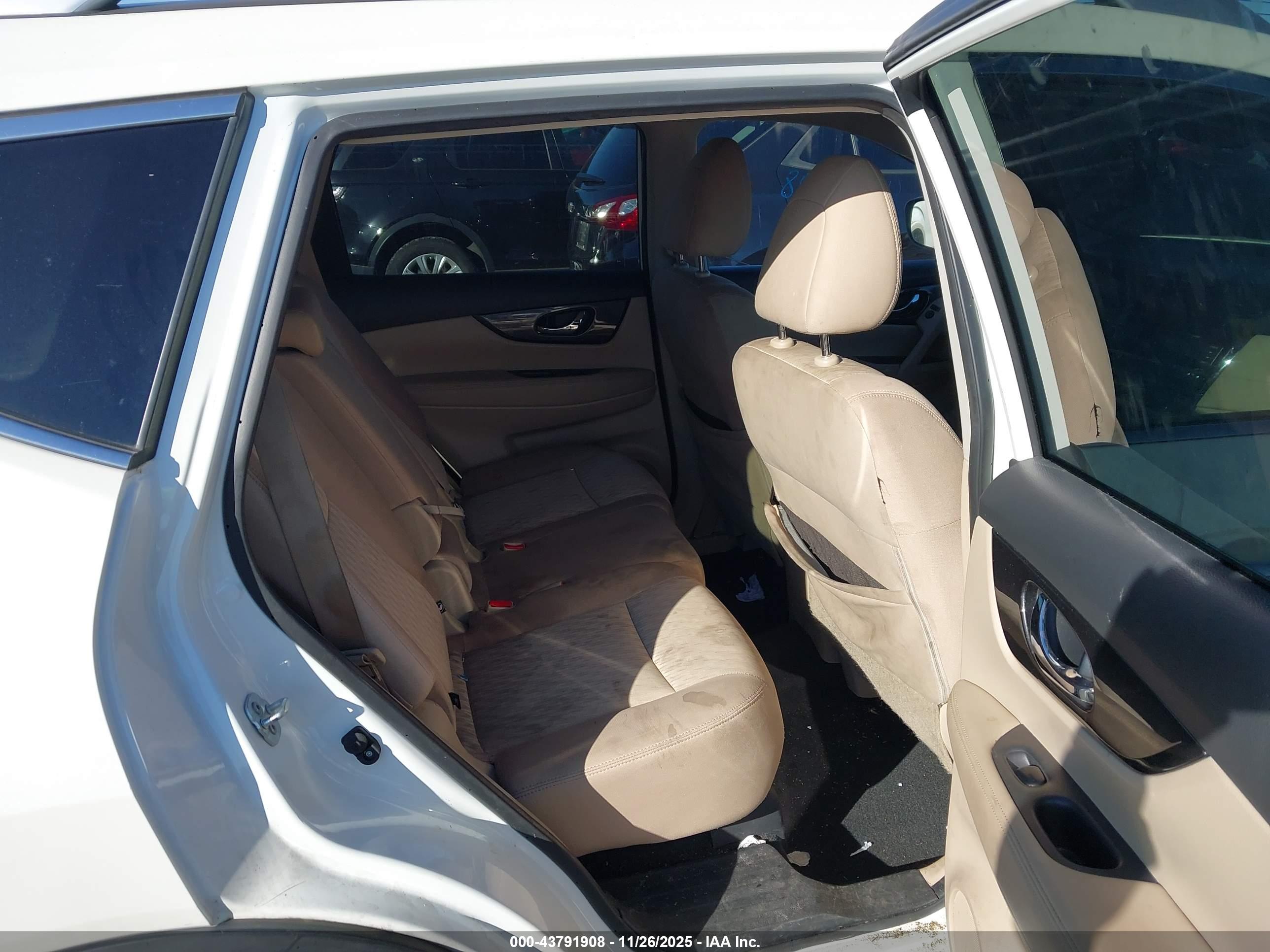 NISSAN ROGUE image 8