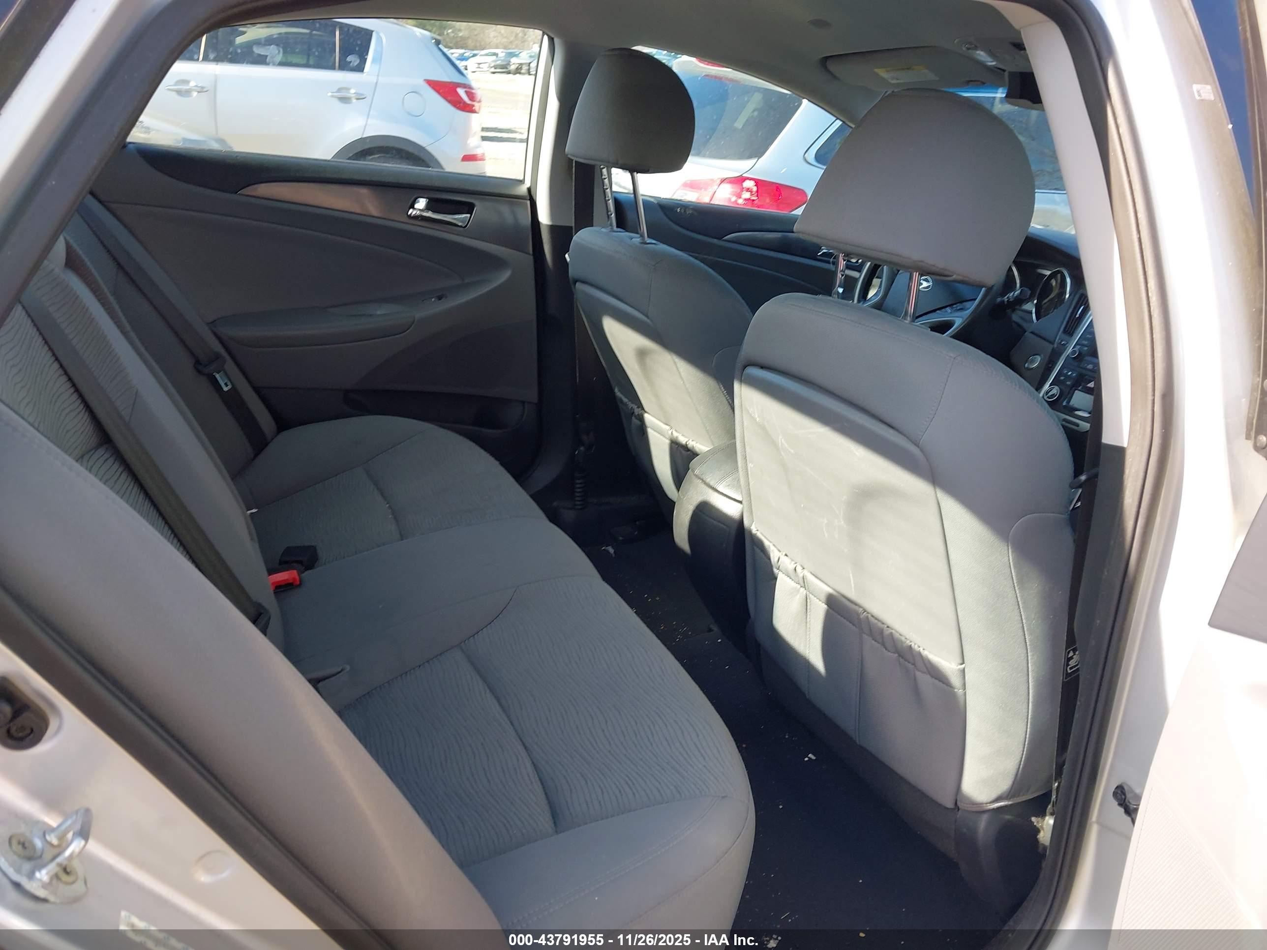 HYUNDAI SONATA image 8