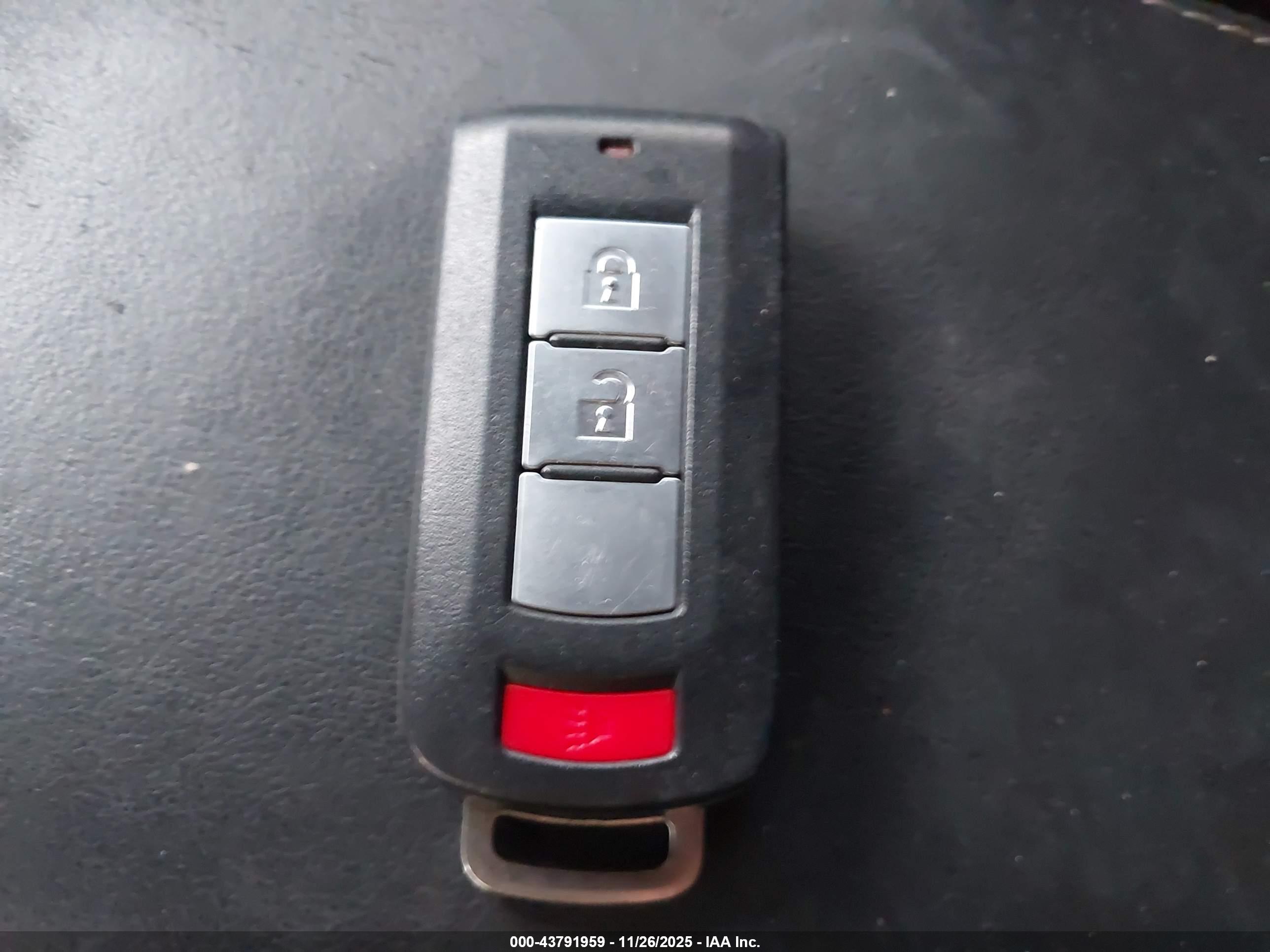 MITSUBISHI OUTLANDER image 11