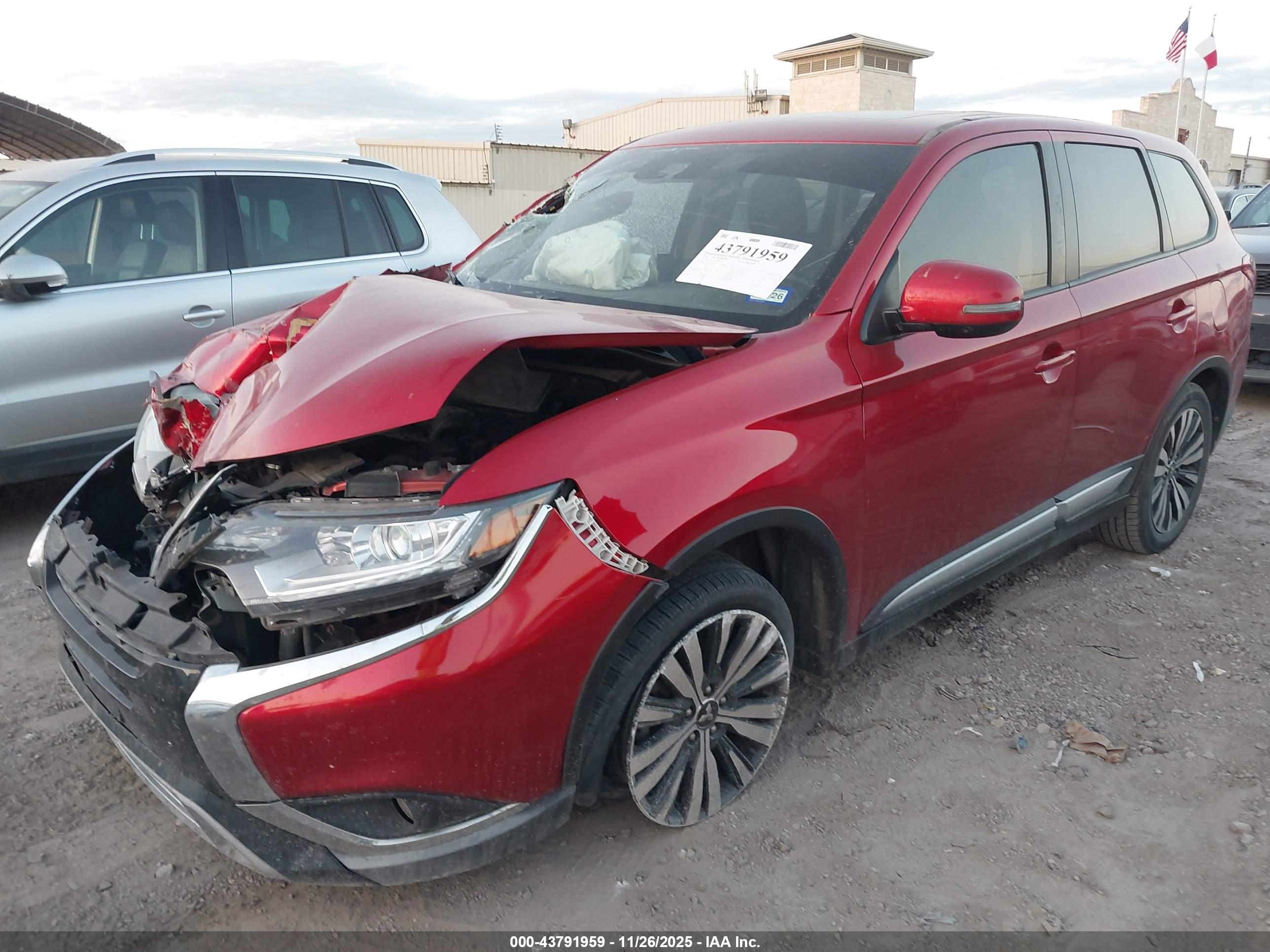MITSUBISHI OUTLANDER image 2