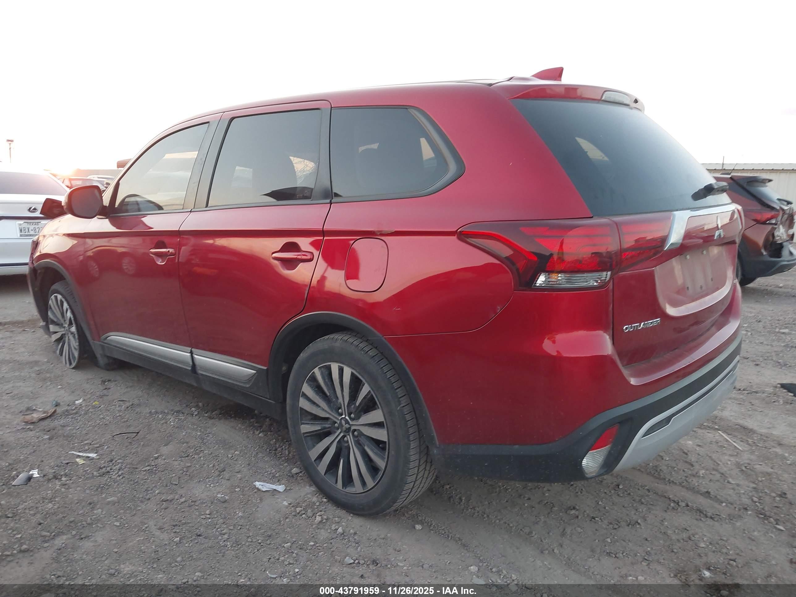 MITSUBISHI OUTLANDER image 3