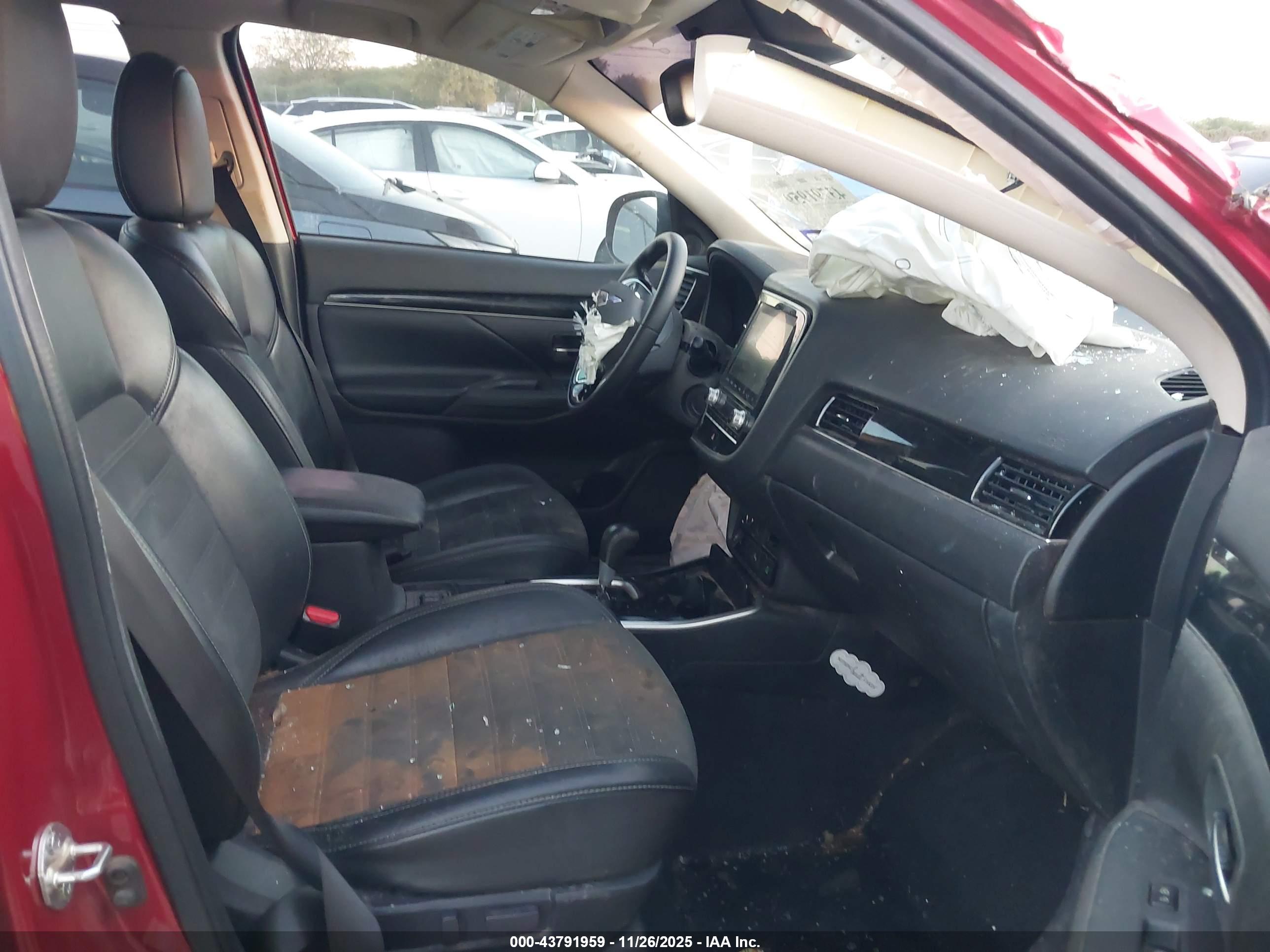 MITSUBISHI OUTLANDER image 5