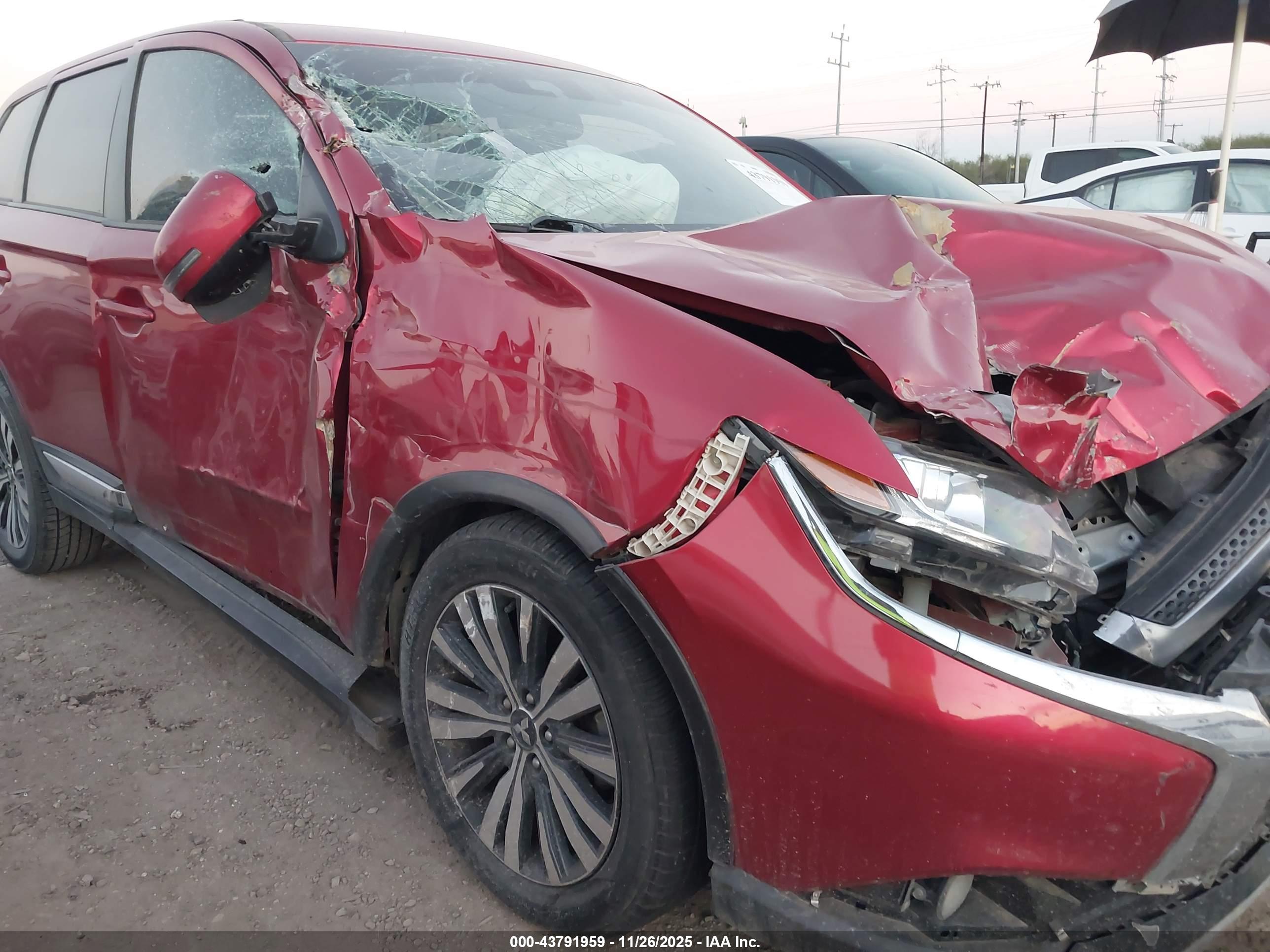 MITSUBISHI OUTLANDER image 6