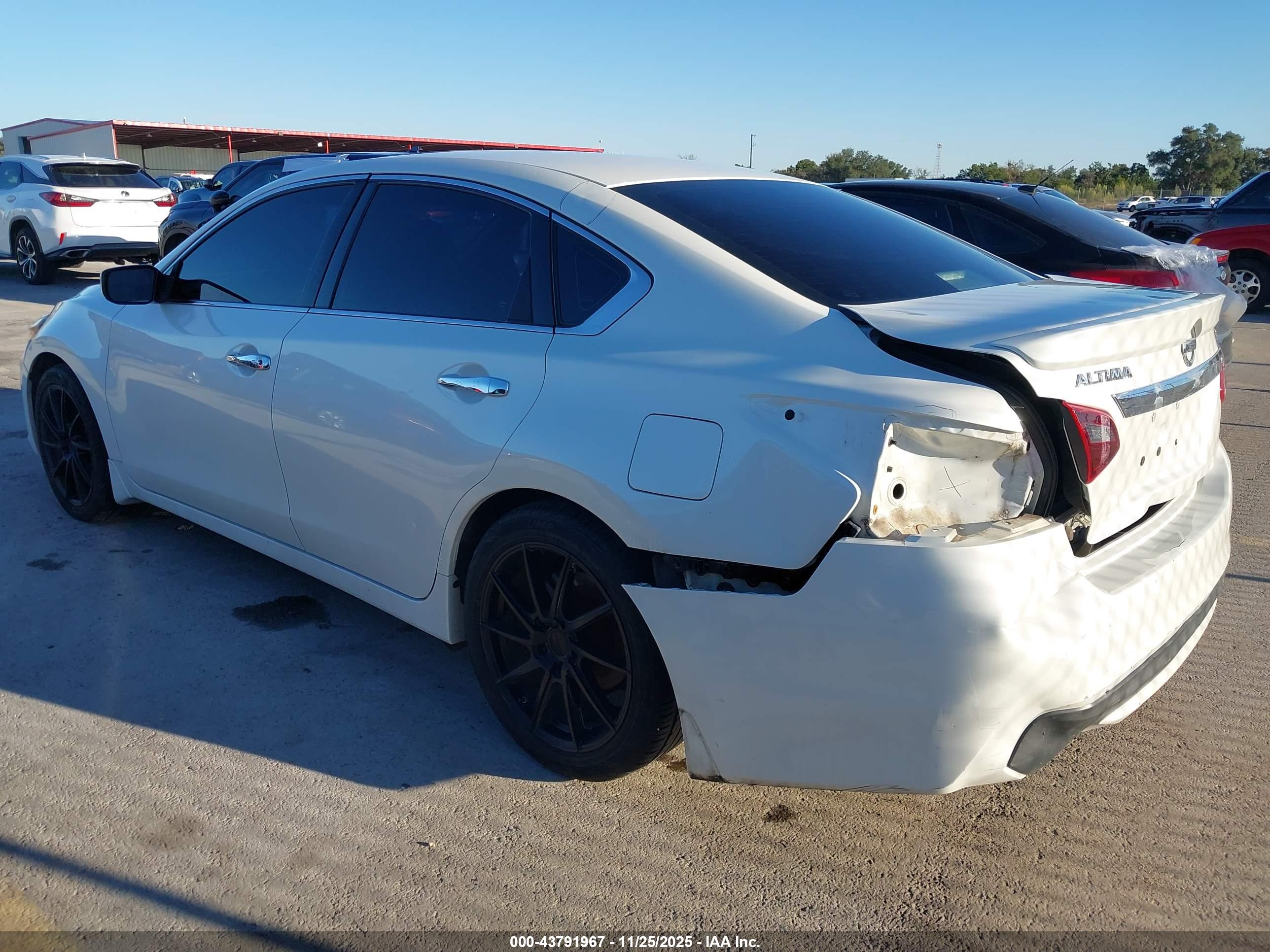 NISSAN ALTIMA image 3
