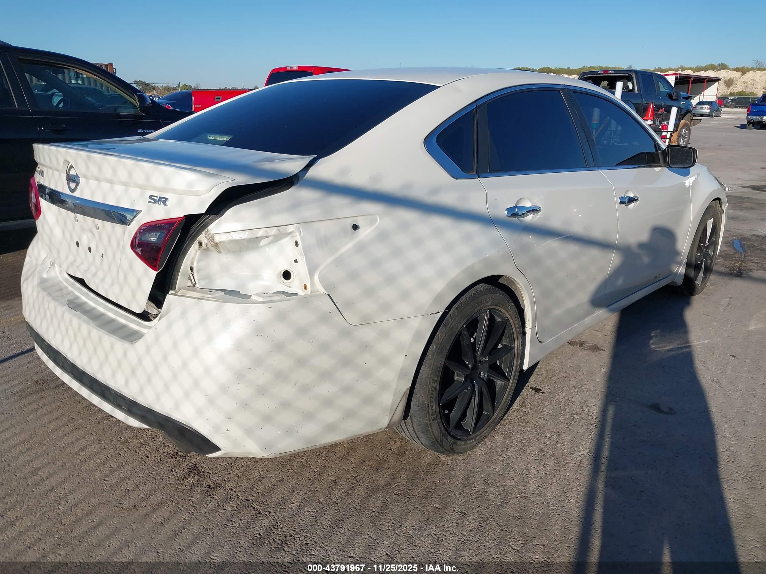 NISSAN ALTIMA image 4