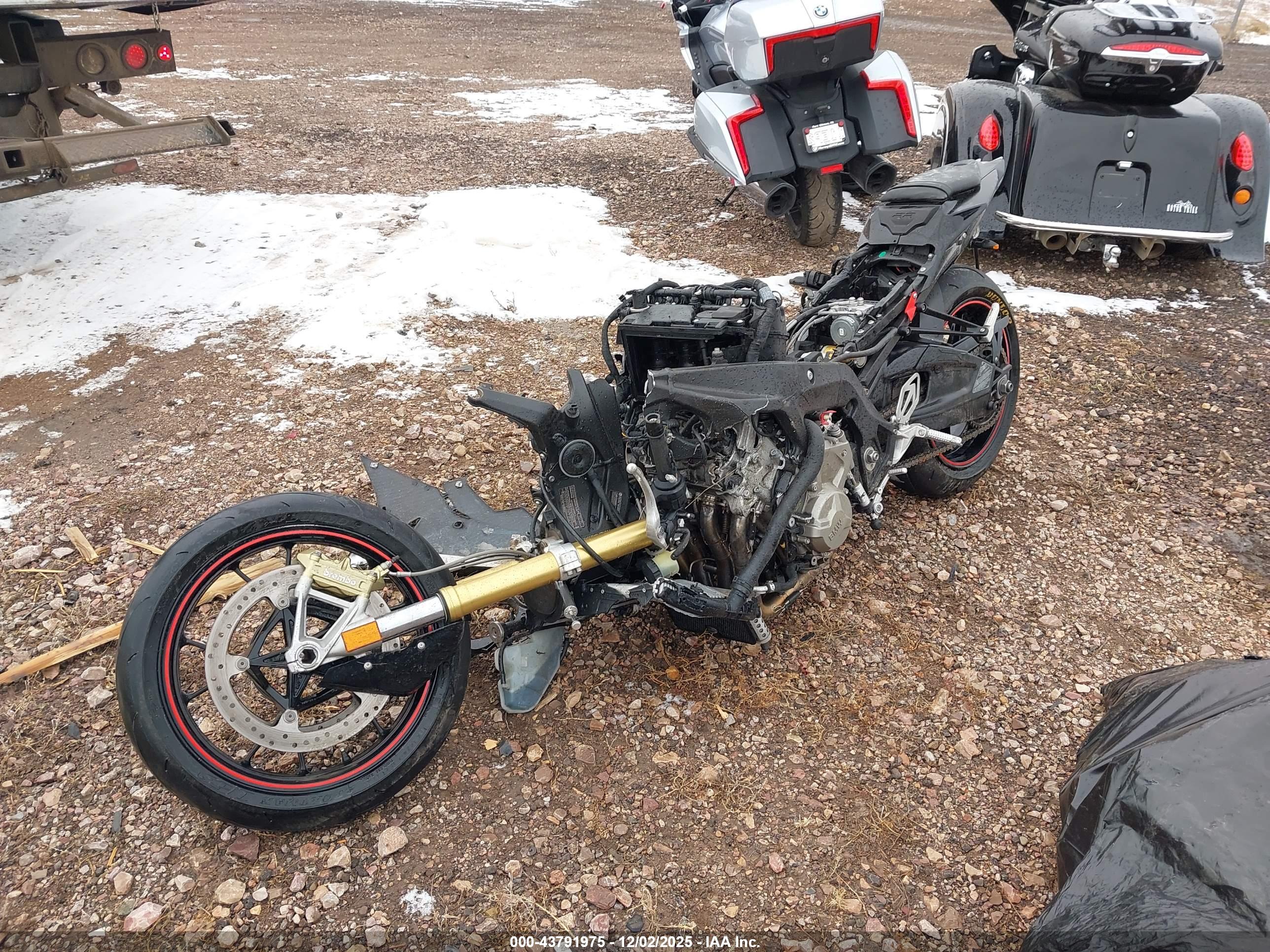 BMW S image 2