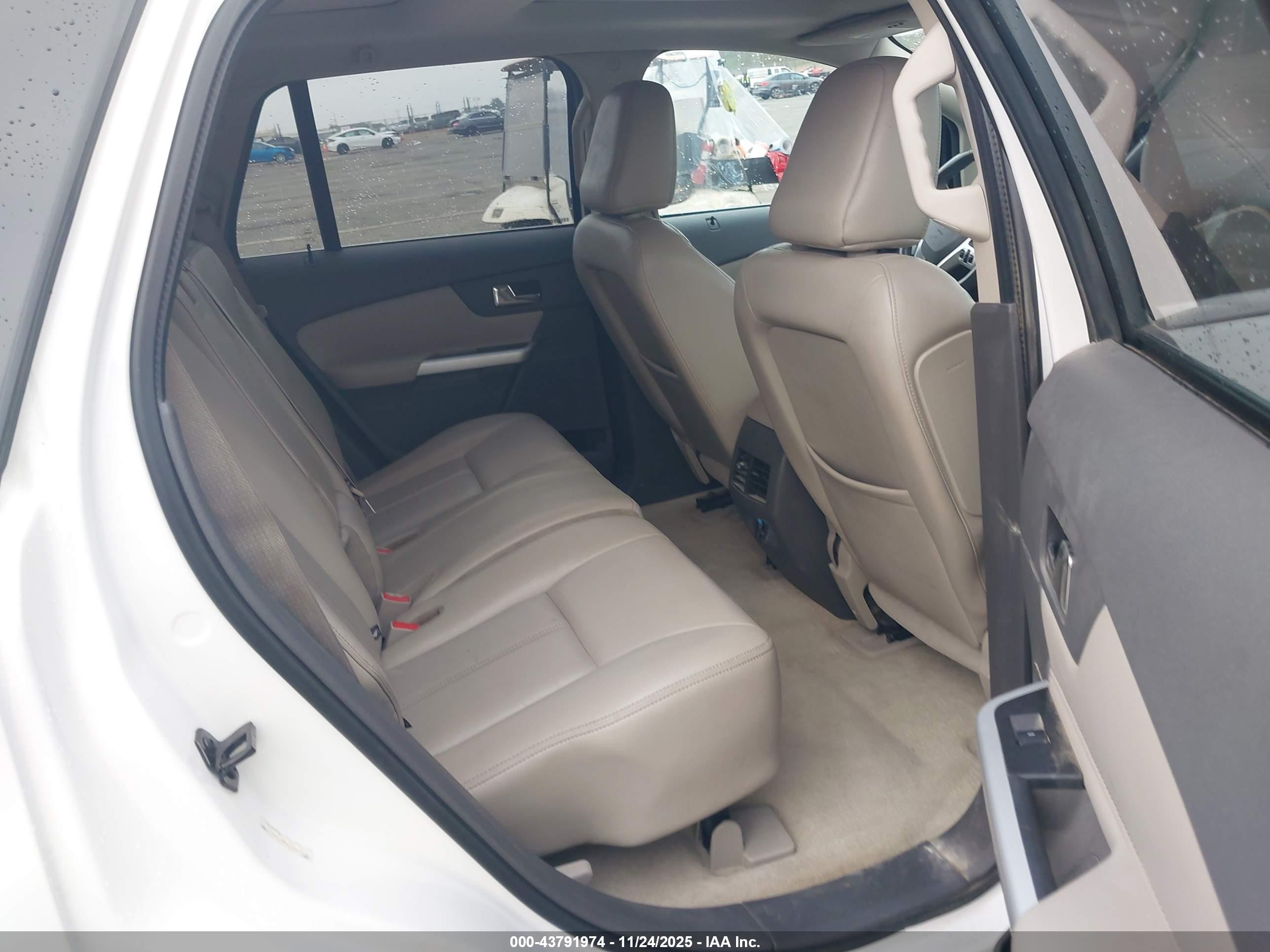 FORD EDGE image 8