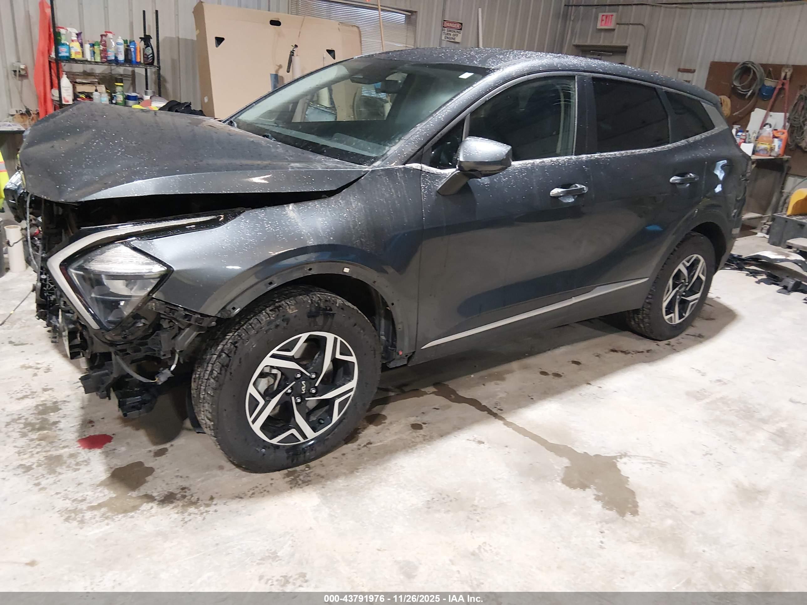 KIA SPORTAGE image 2
