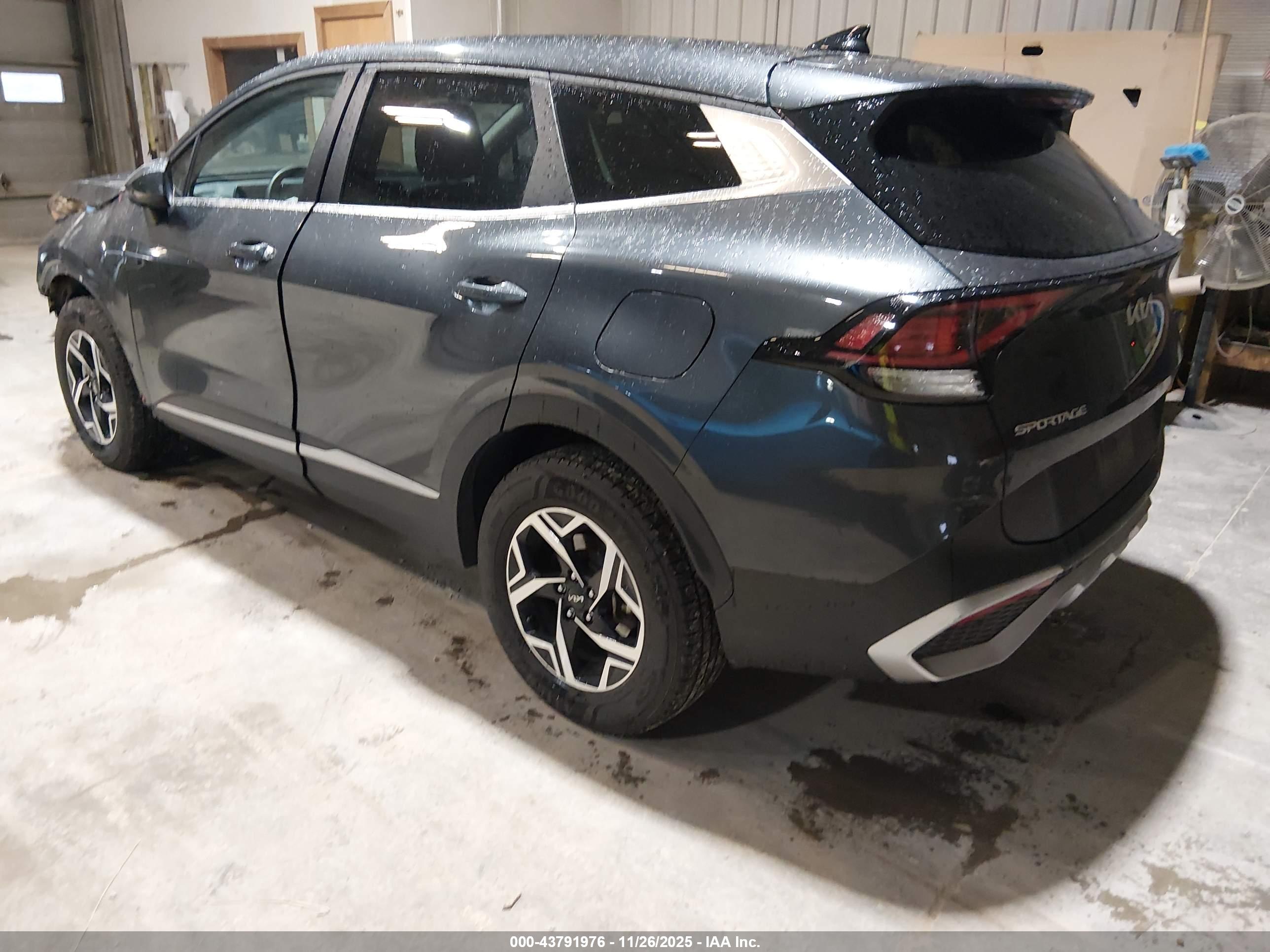 KIA SPORTAGE image 3