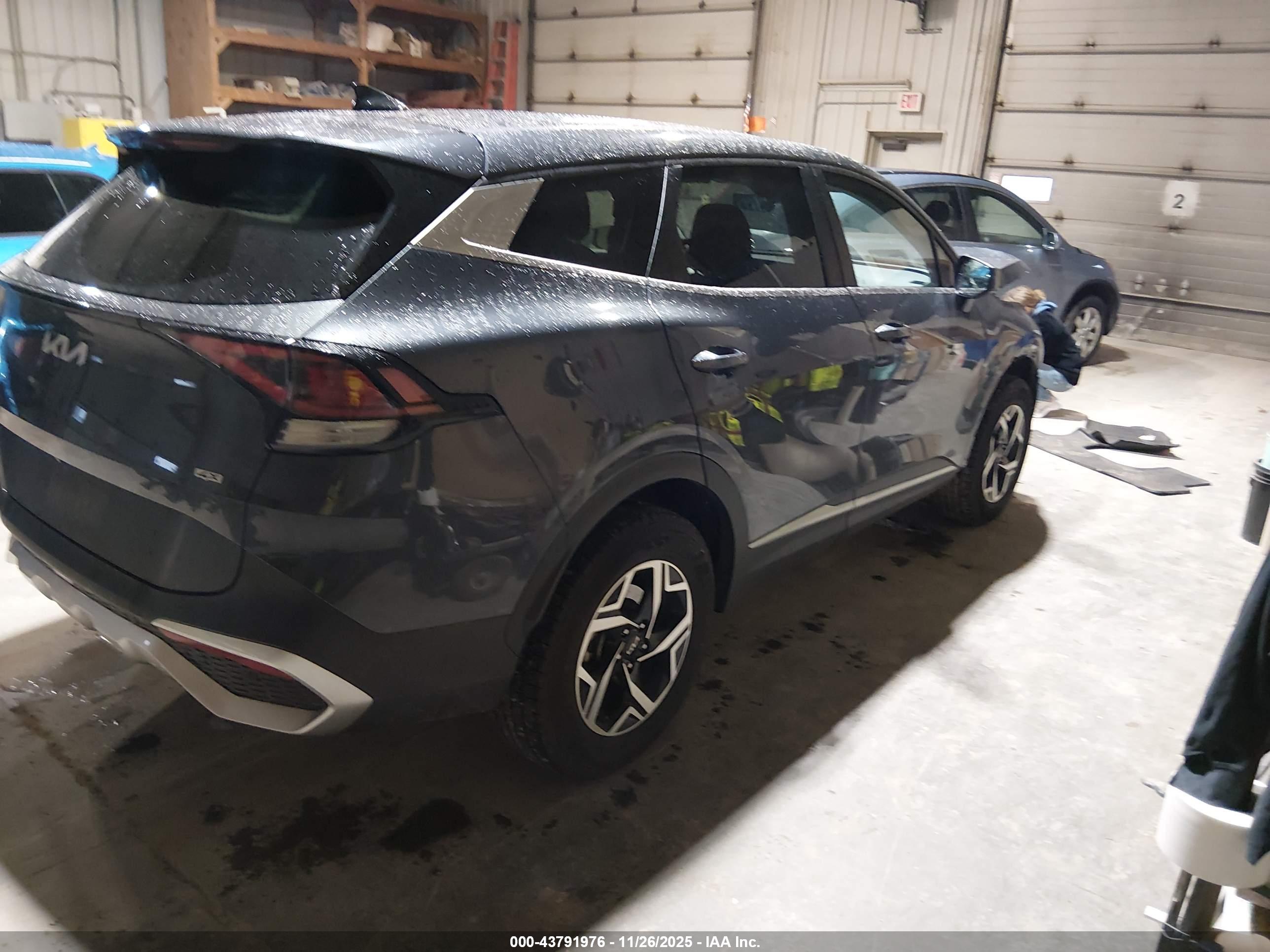 KIA SPORTAGE image 4