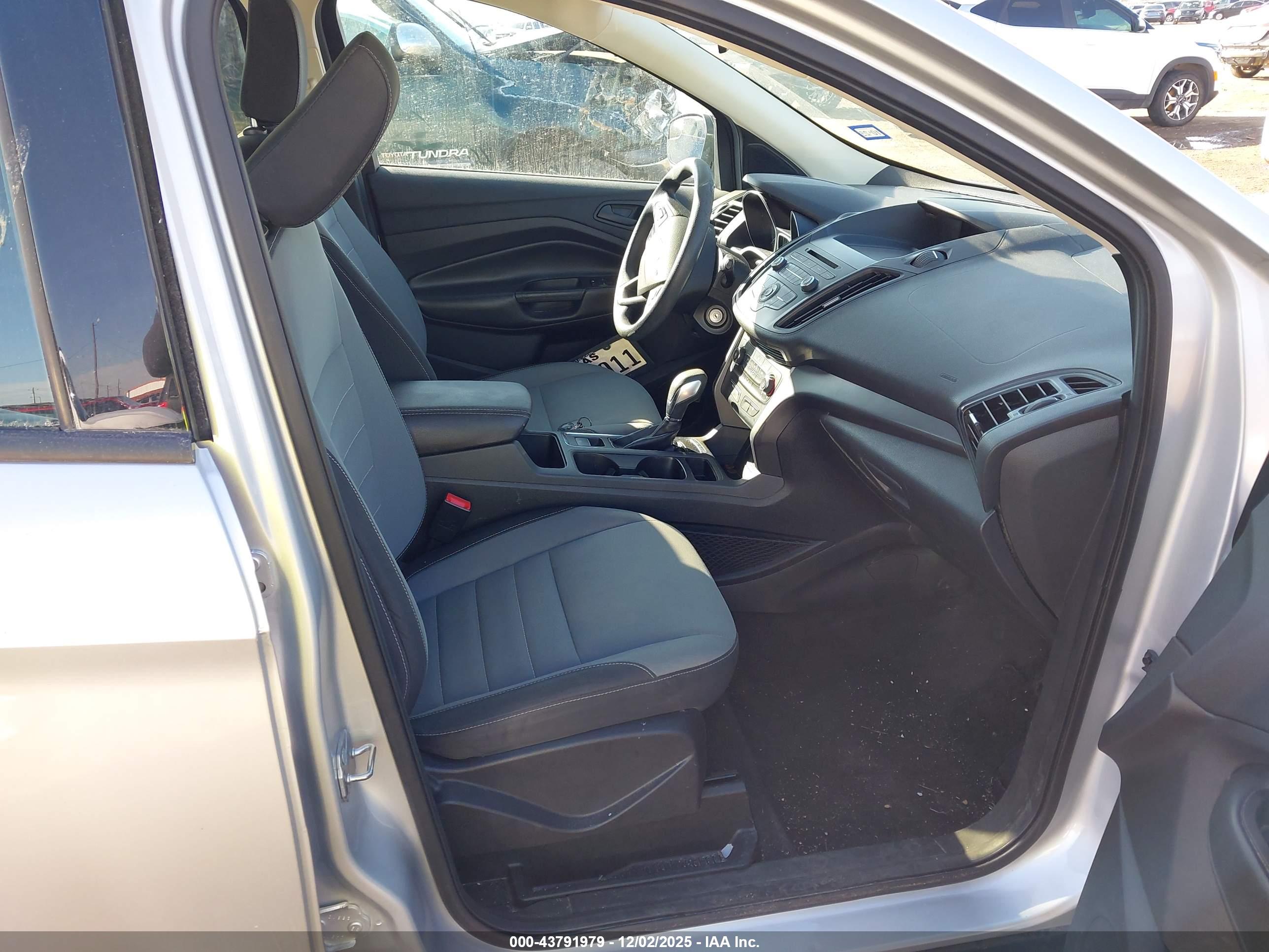 FORD ESCAPE image 5