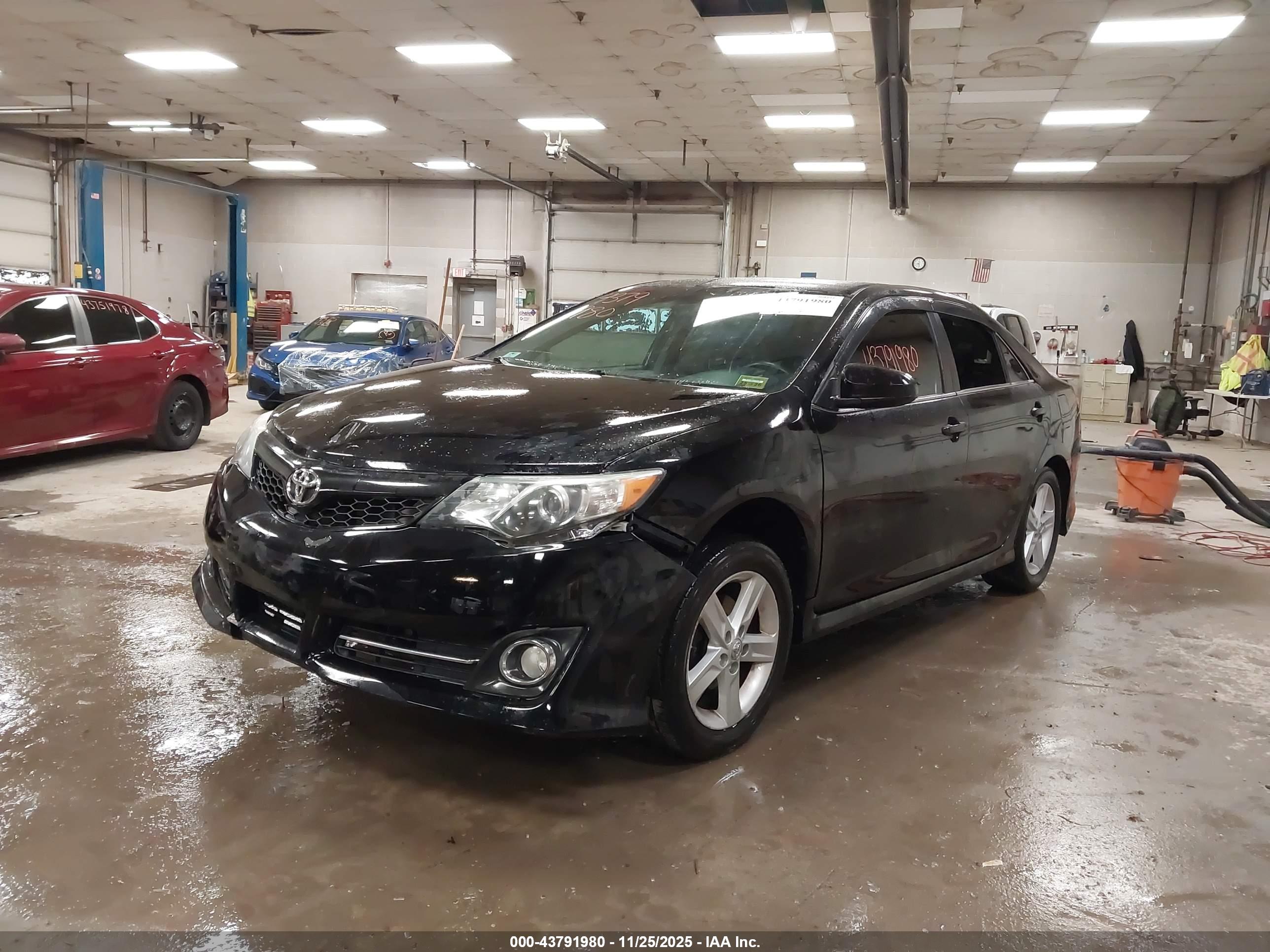 TOYOTA CAMRY image 2