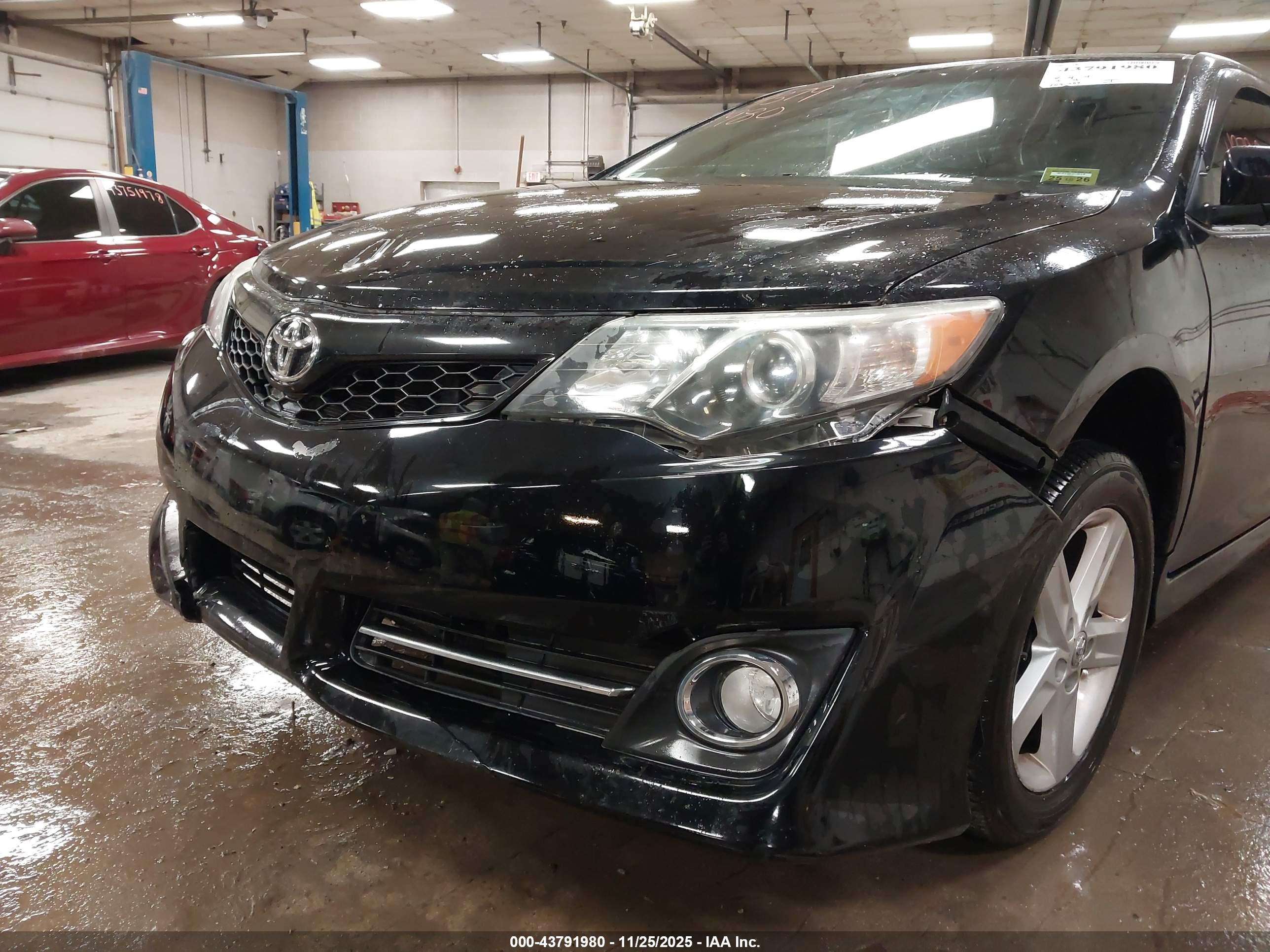 TOYOTA CAMRY image 6