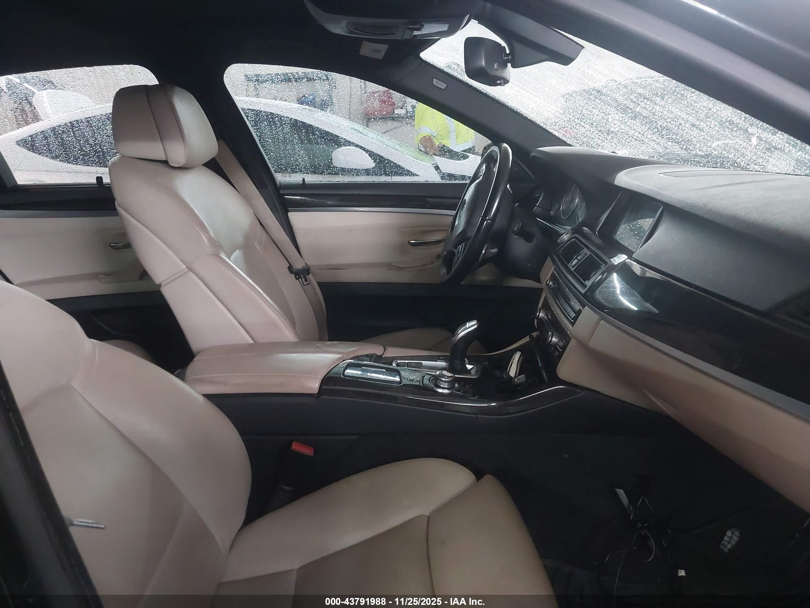 BMW 550I image 5