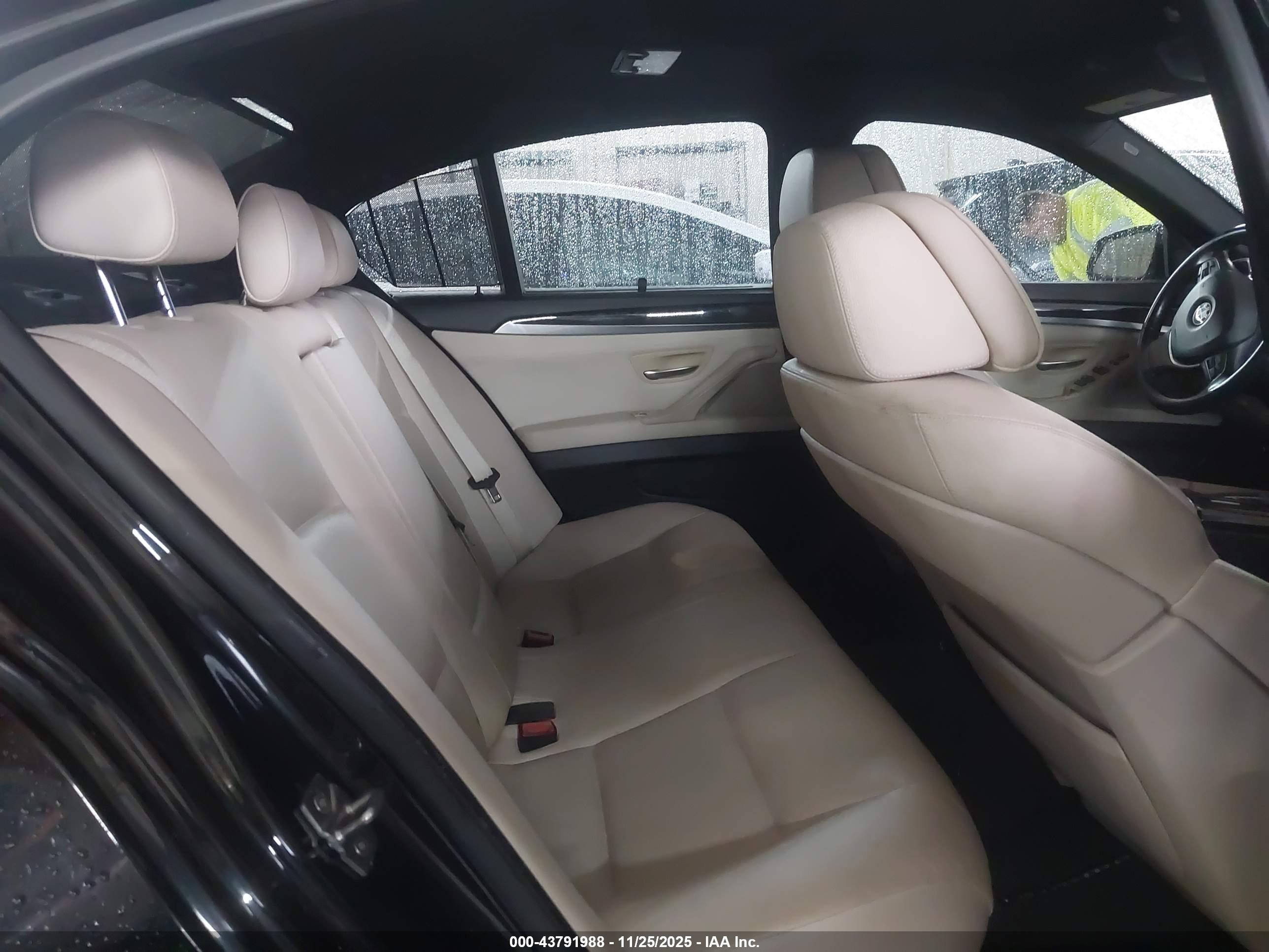 BMW 550I image 8