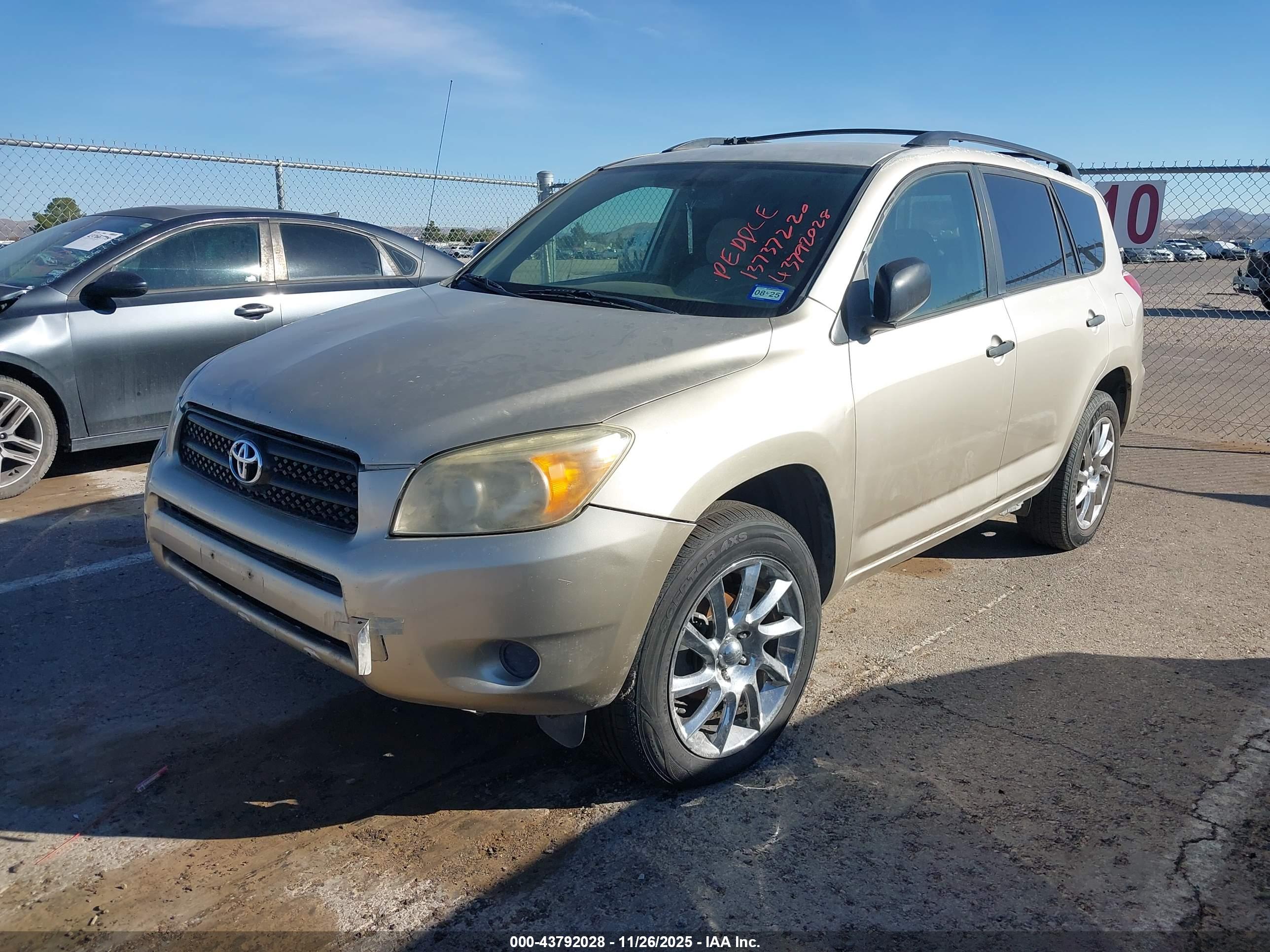 TOYOTA RAV4 image 2