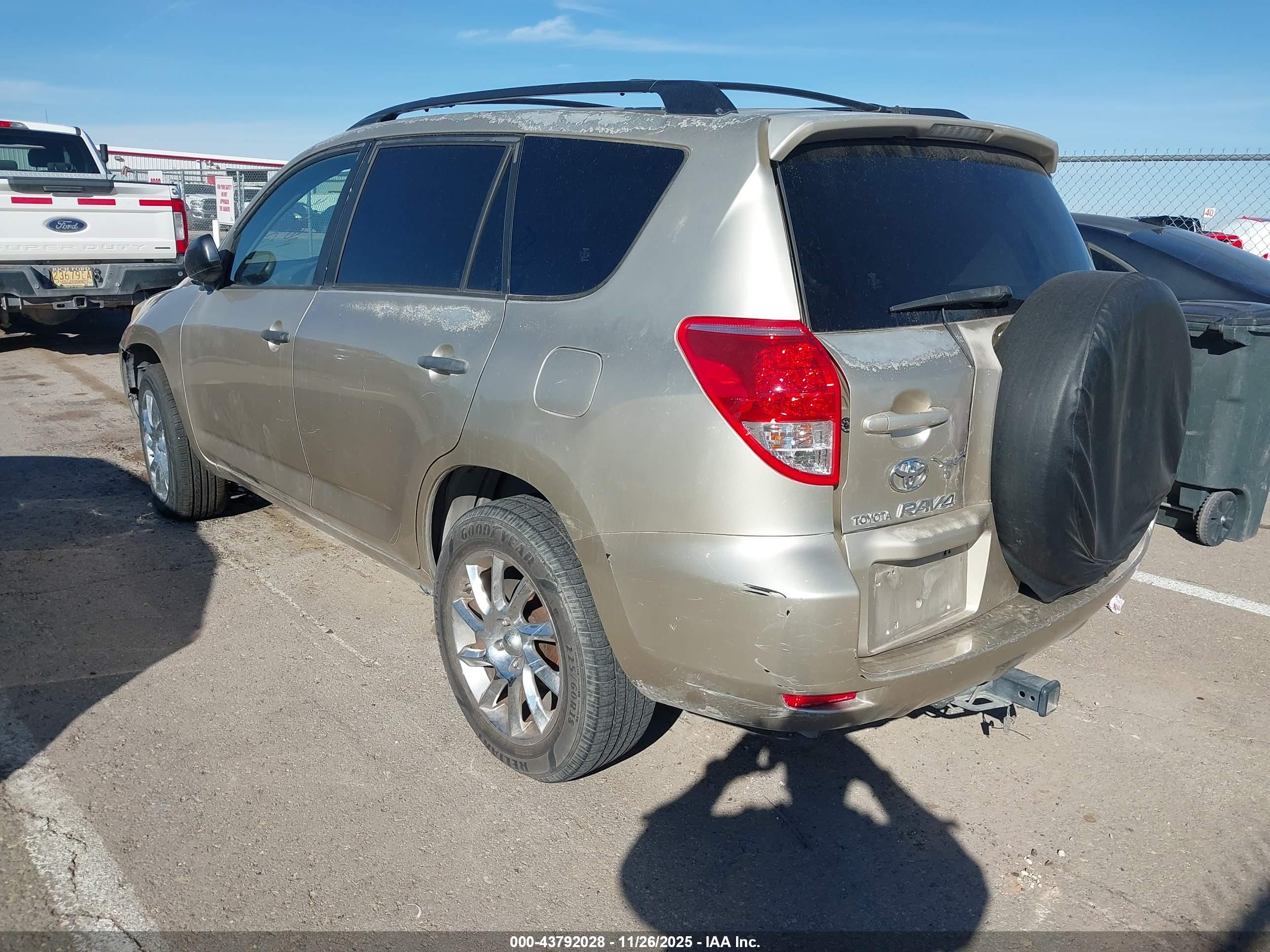 TOYOTA RAV4 image 3