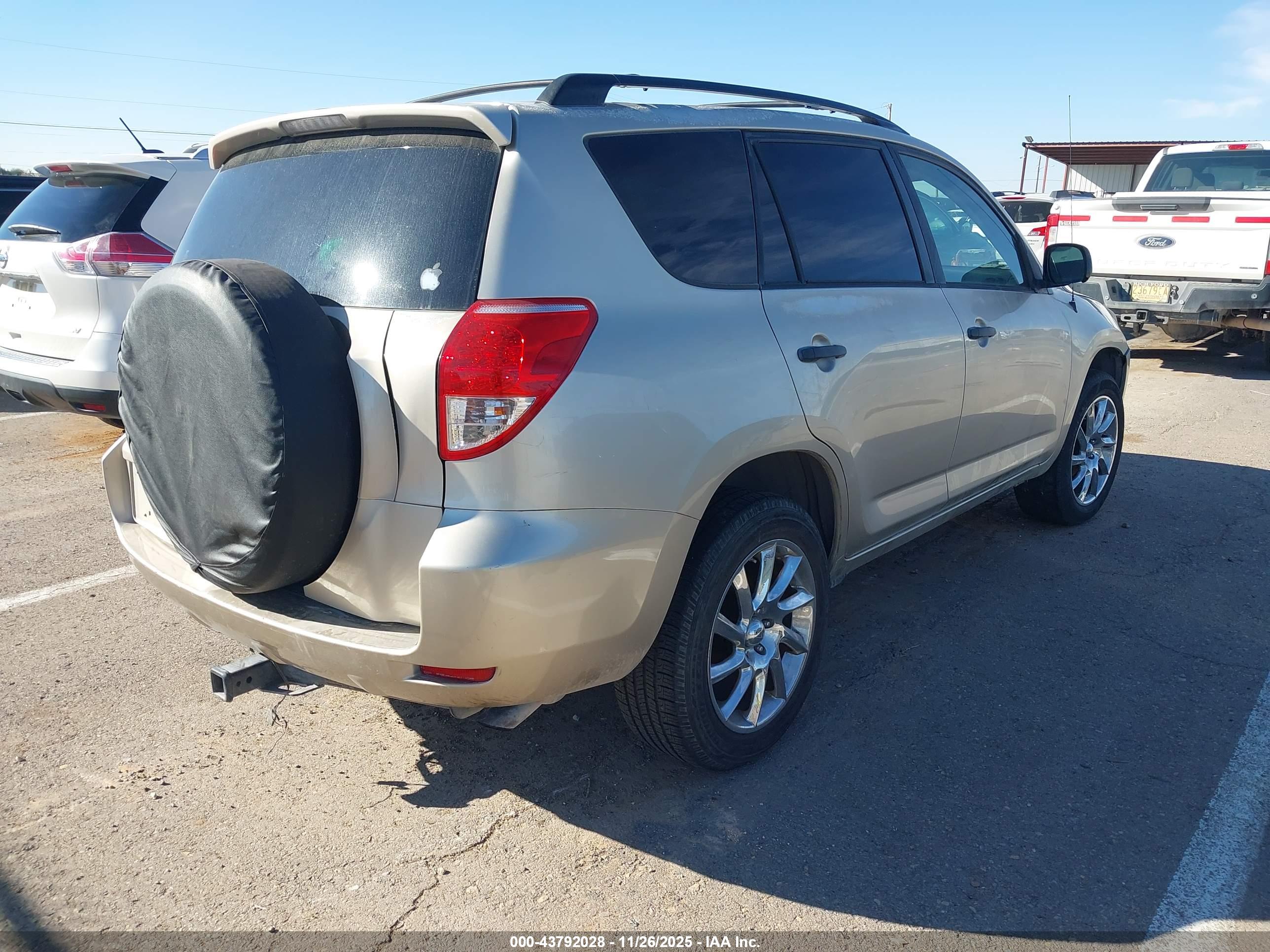 TOYOTA RAV4 image 4