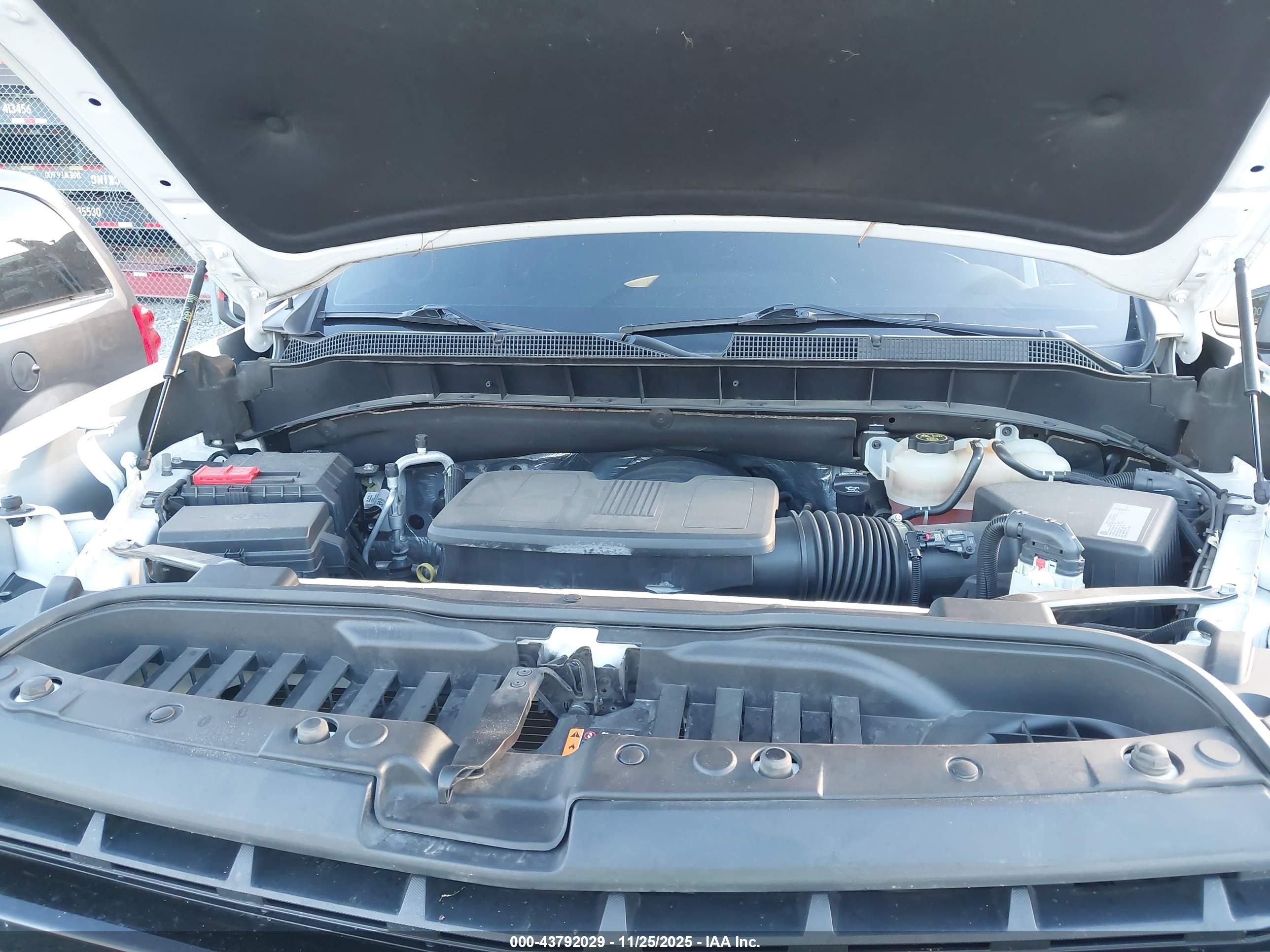 CHEVROLET SILVERADO image 10