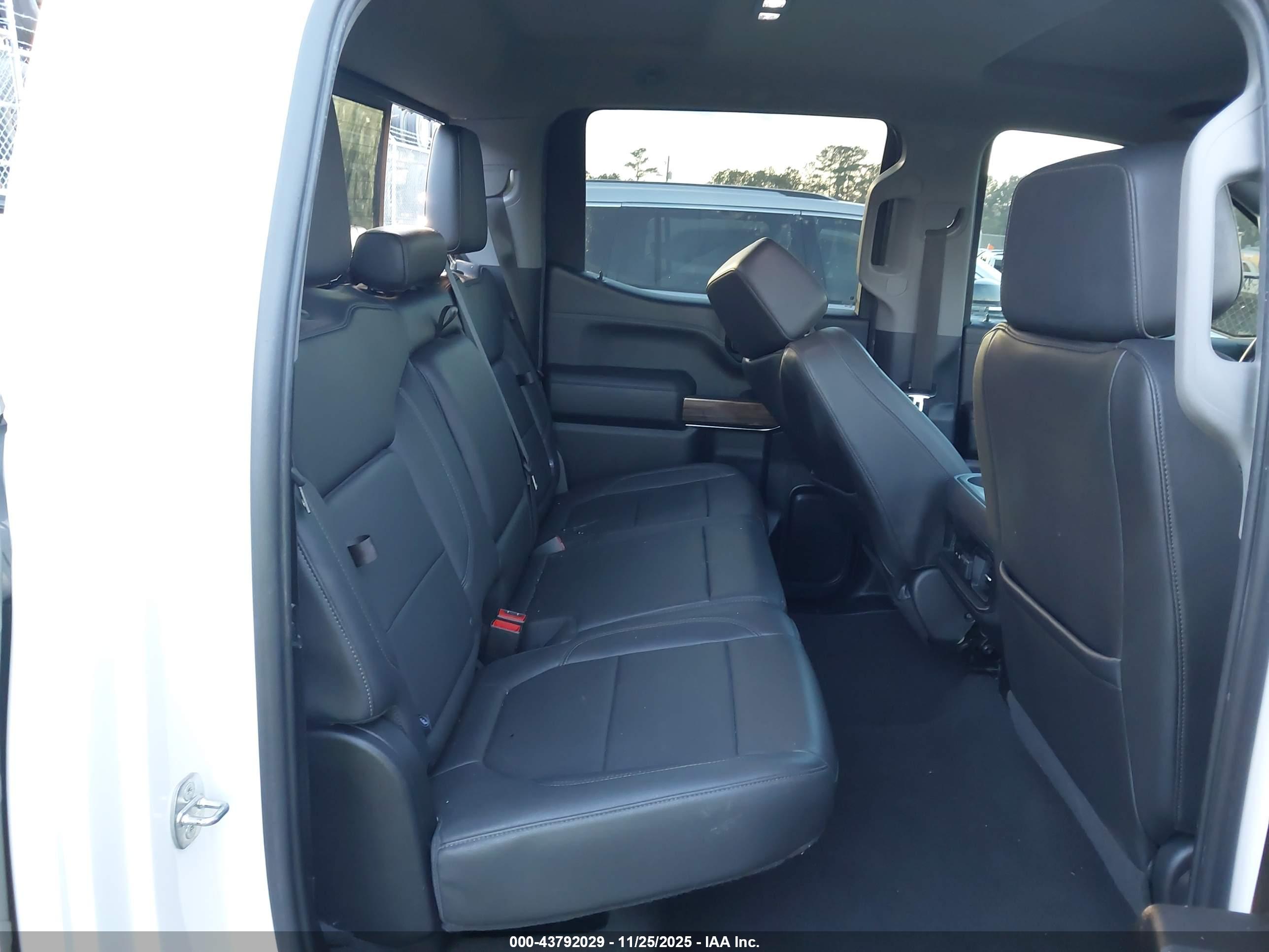 CHEVROLET SILVERADO image 8
