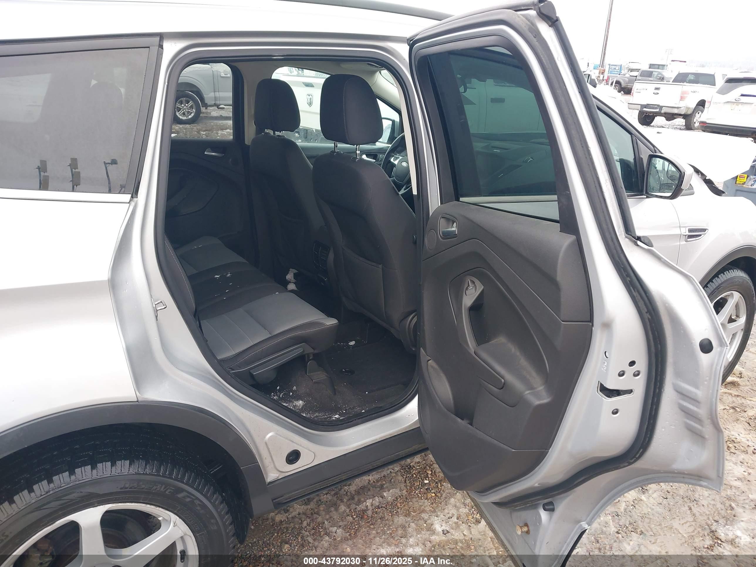 FORD ESCAPE image 8