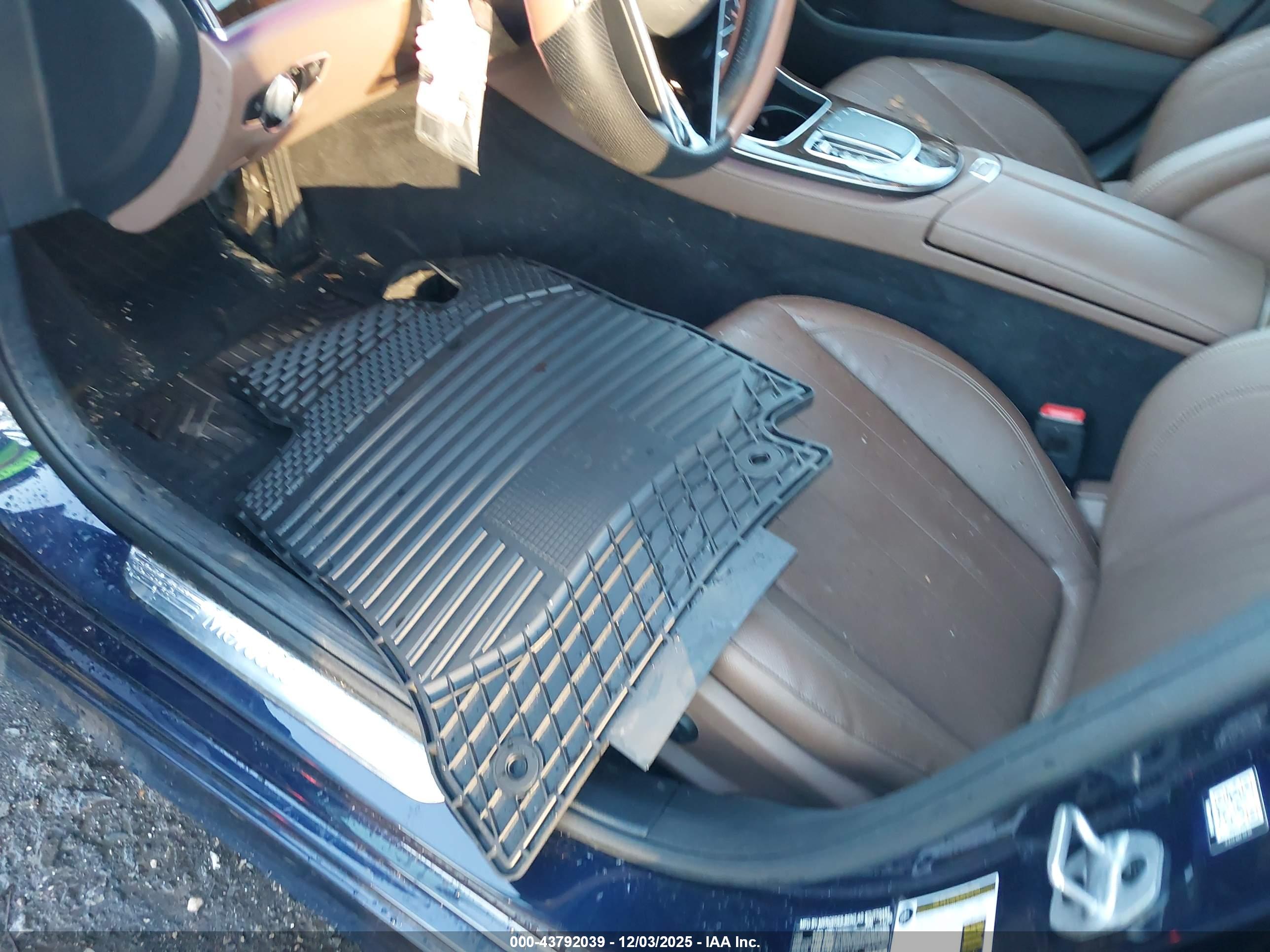MERCEDES-BENZ E image 11