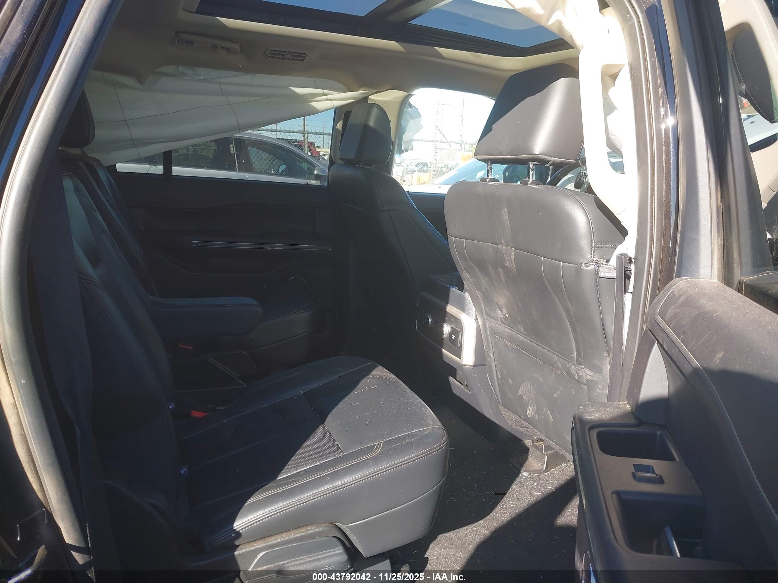 FORD EXPEDITION image 8