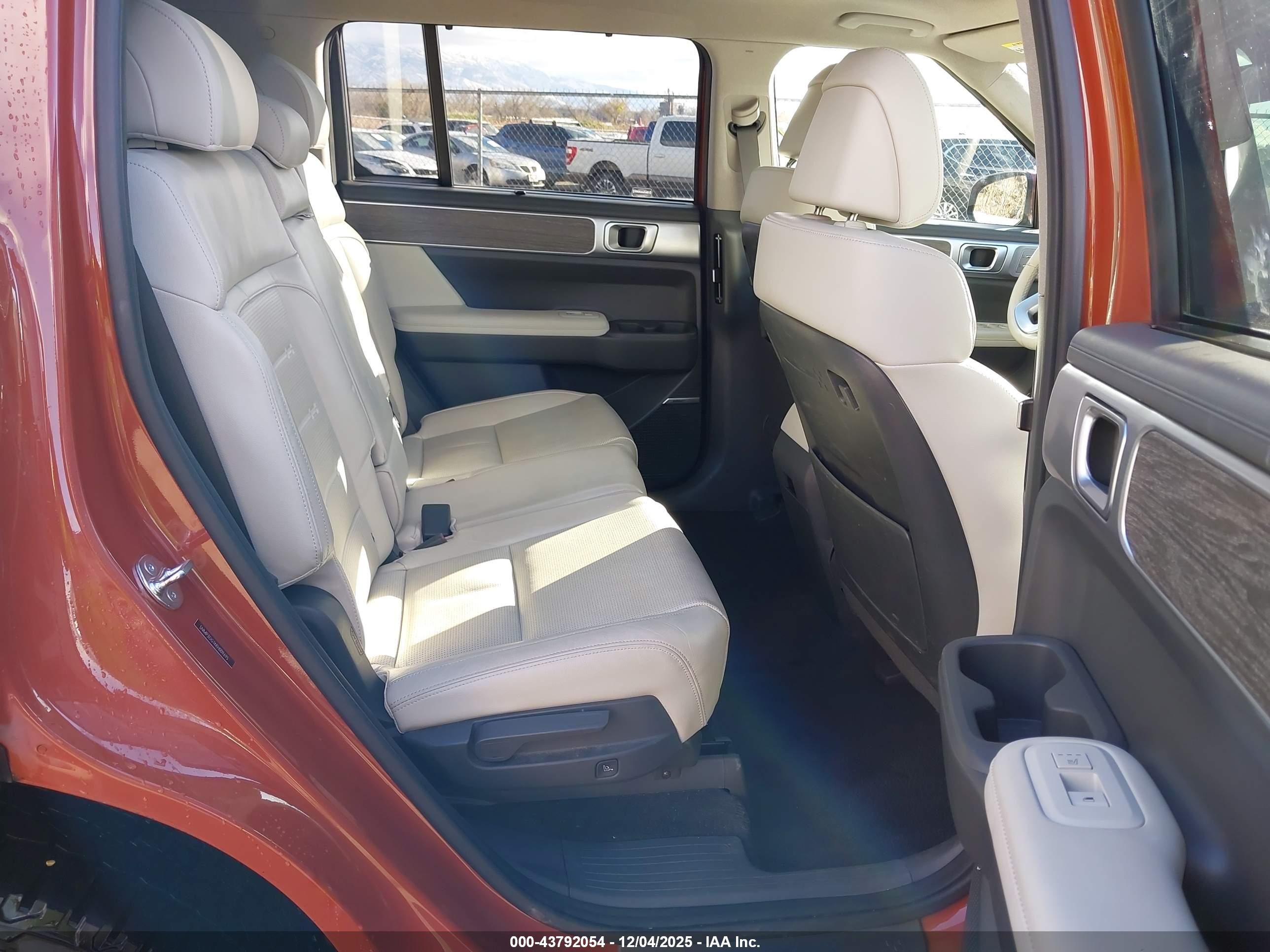 HYUNDAI SANTA image 8