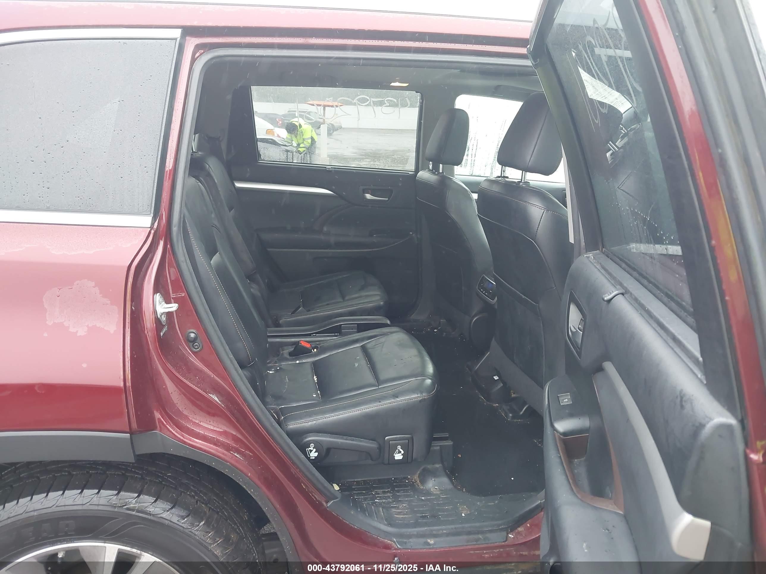 TOYOTA HIGHLANDER image 8