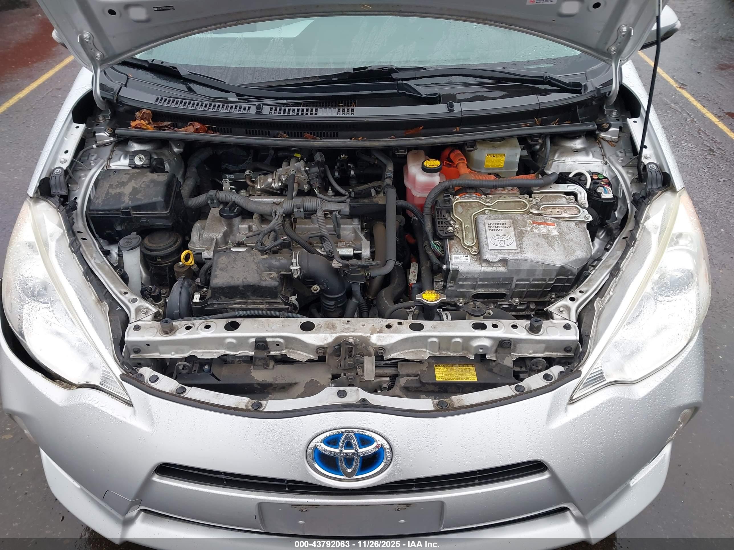TOYOTA PRIUS image 10