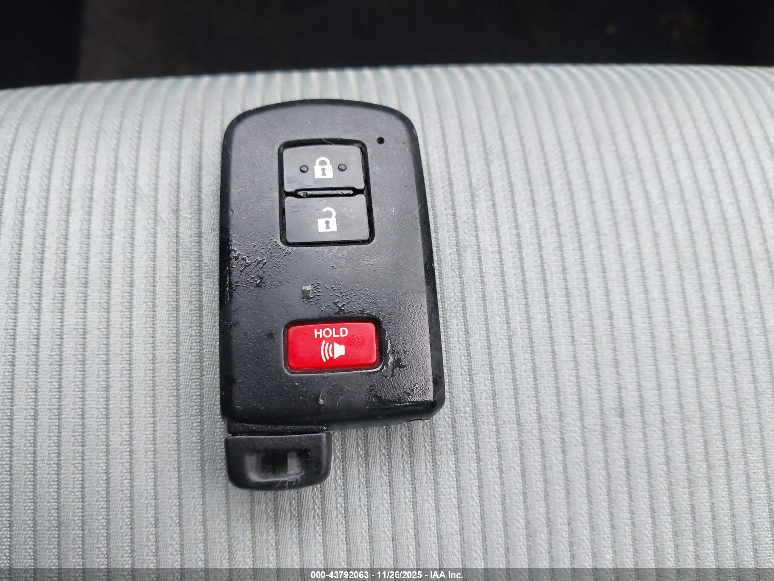 TOYOTA PRIUS image 11