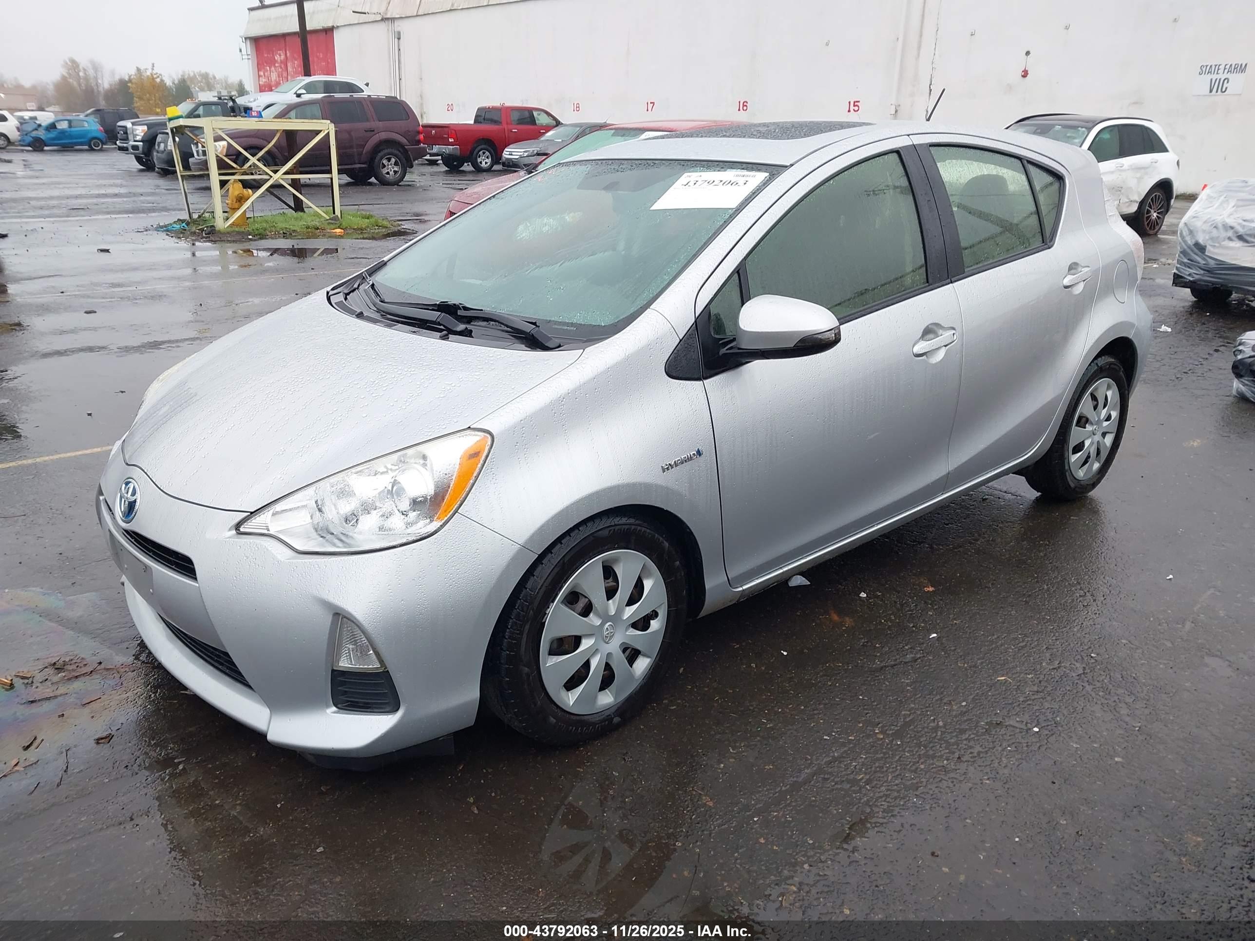 TOYOTA PRIUS image 2
