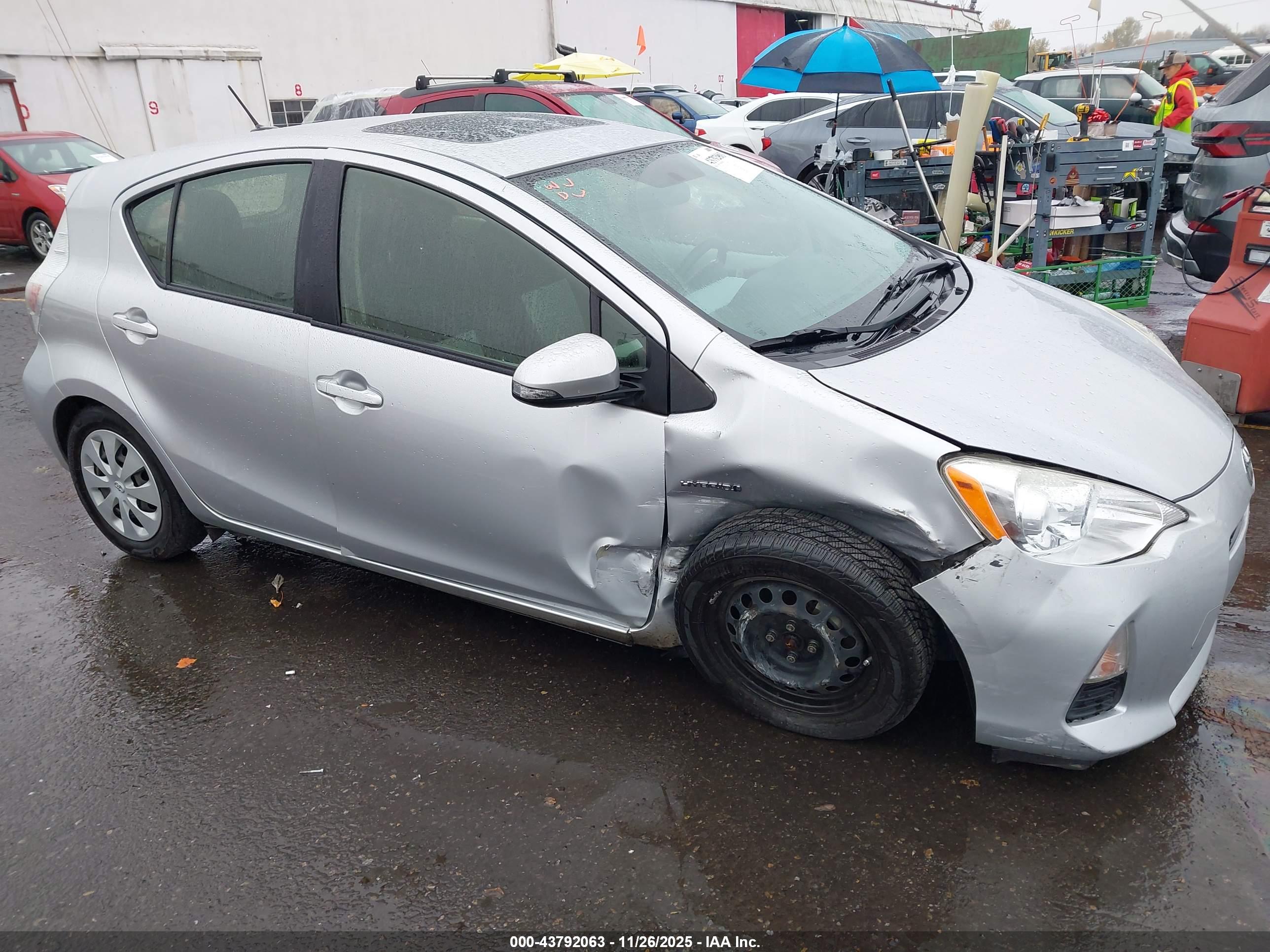 TOYOTA PRIUS image 6