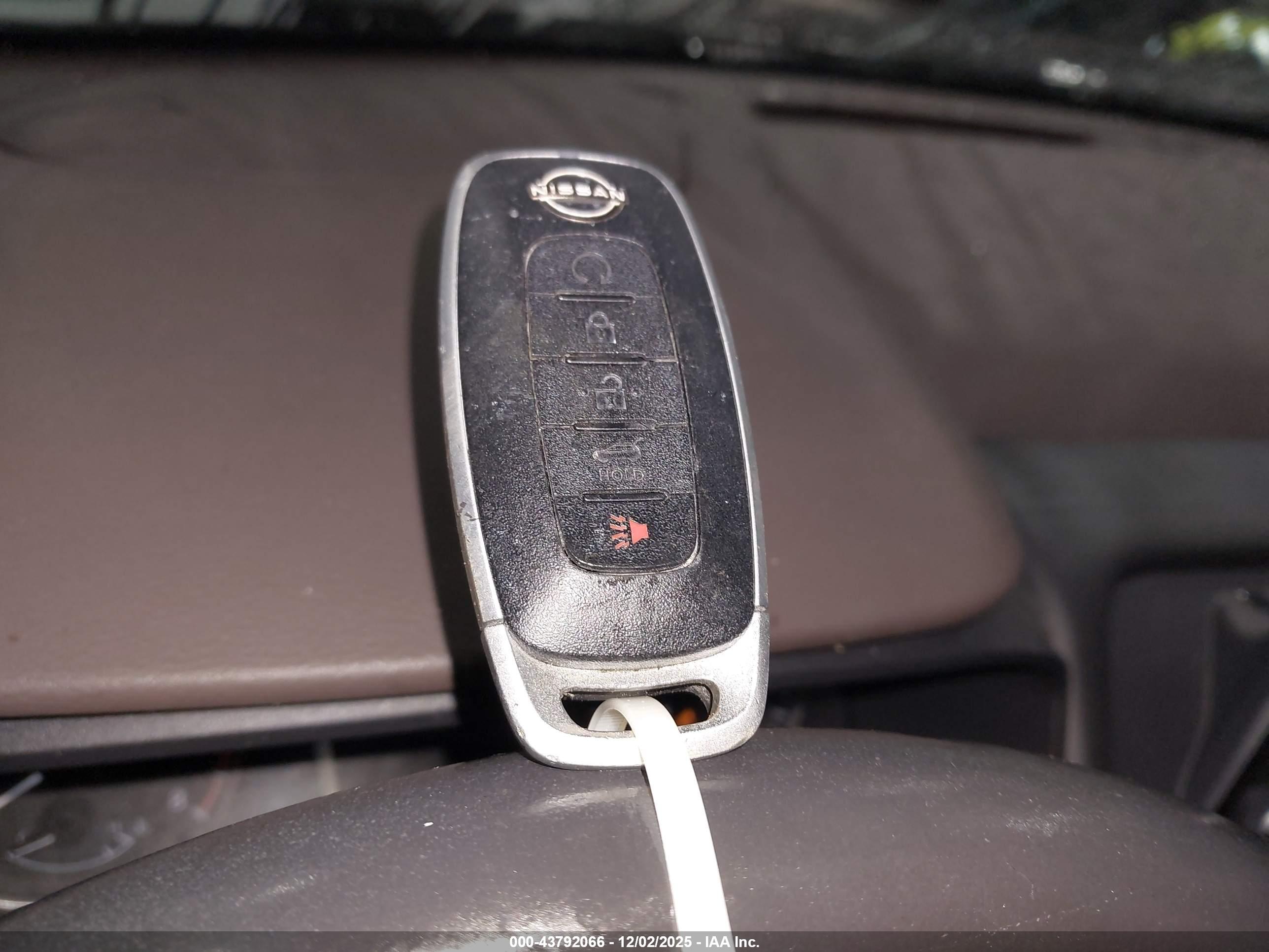 NISSAN ROGUE image 11