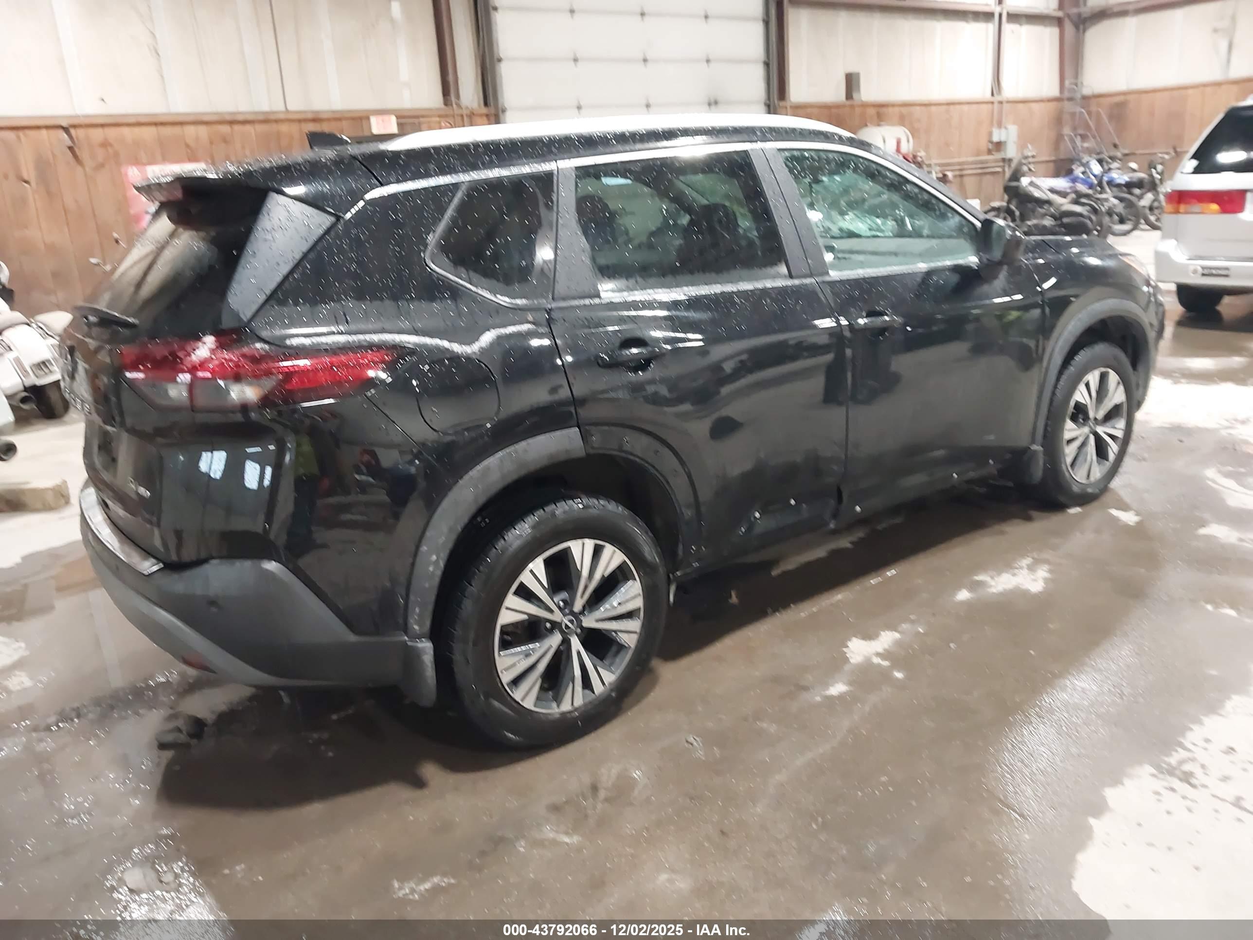 NISSAN ROGUE image 4