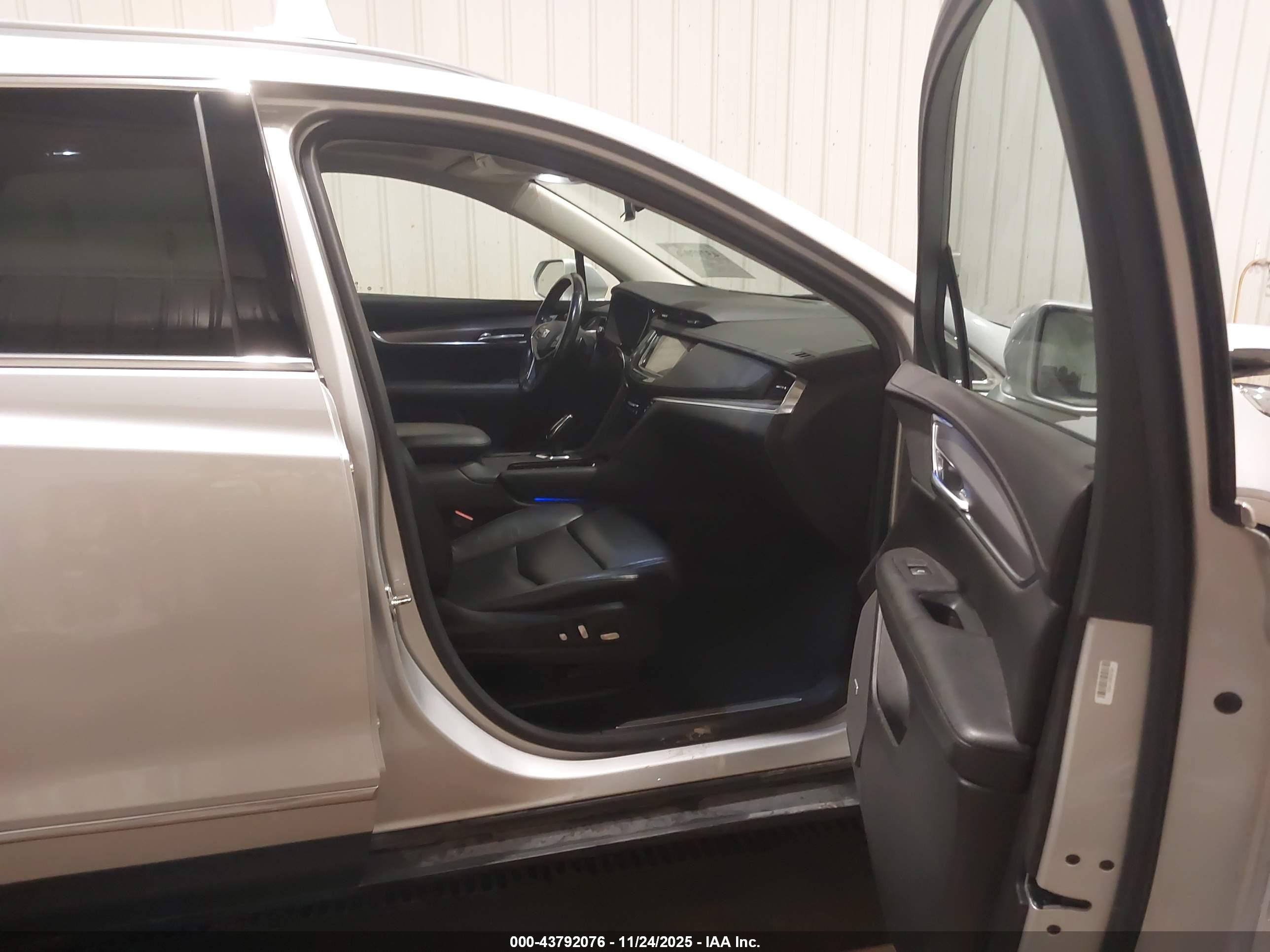 CADILLAC XT5 image 5