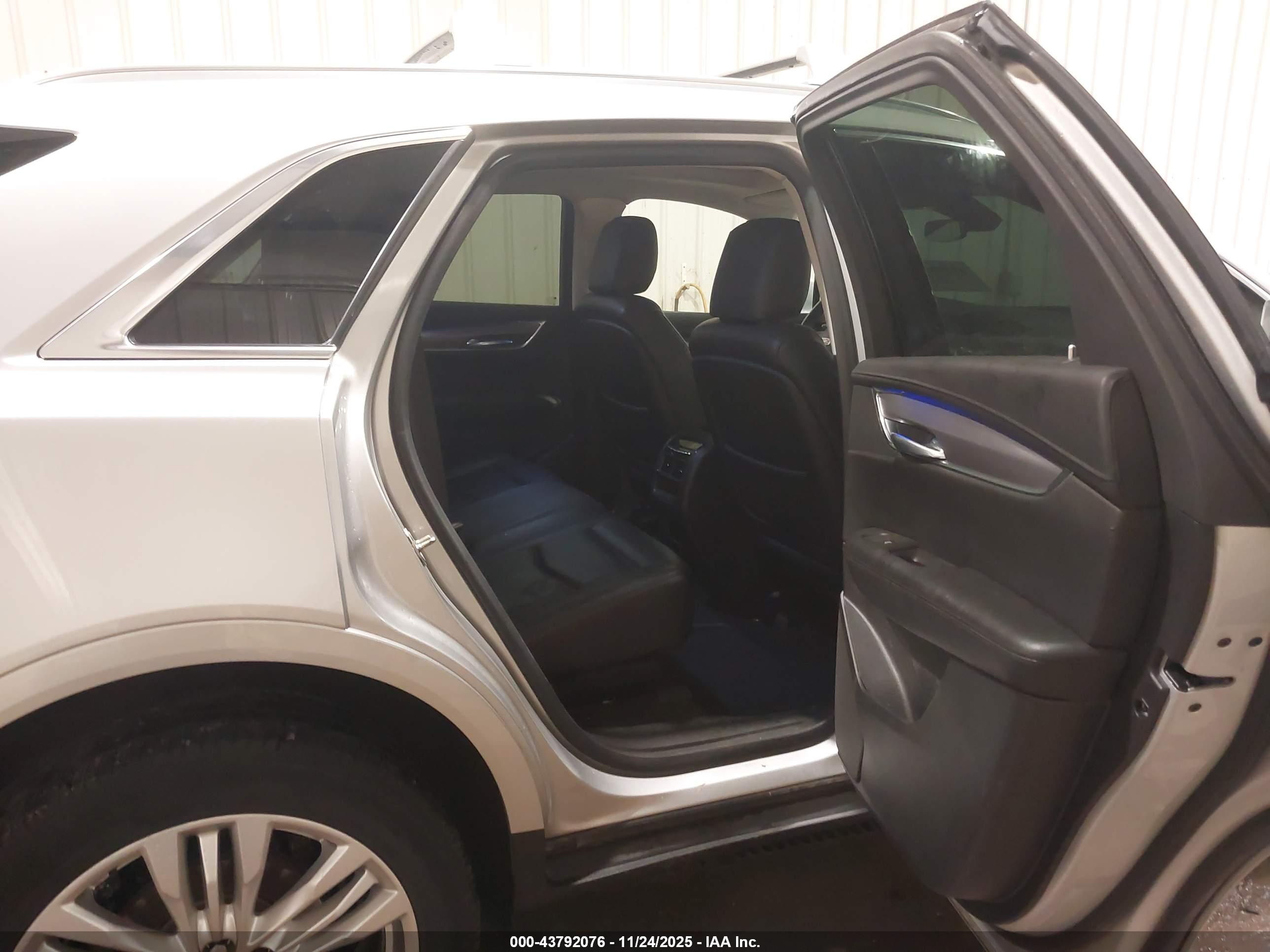 CADILLAC XT5 image 8