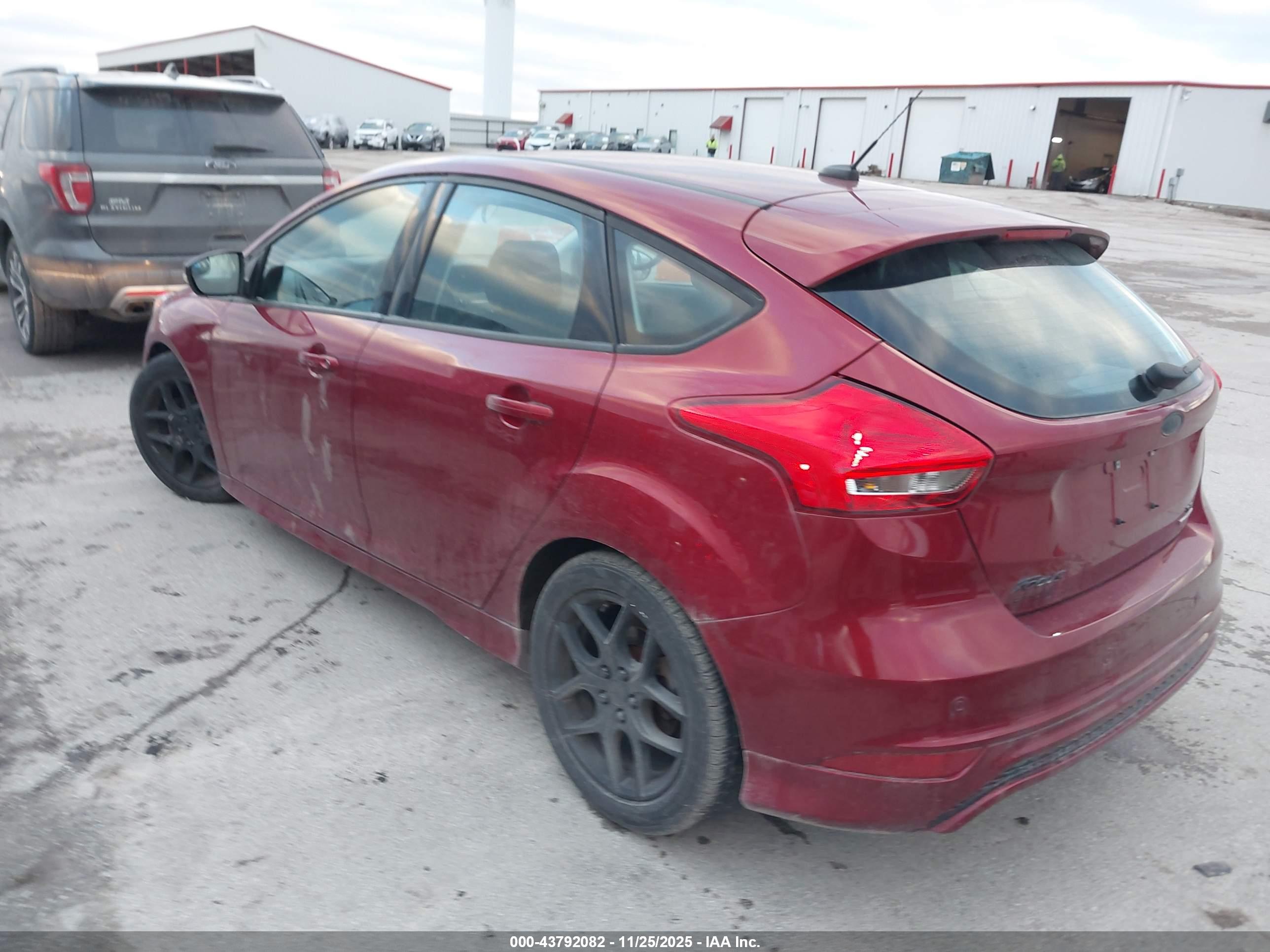 FORD FOCUS image 3