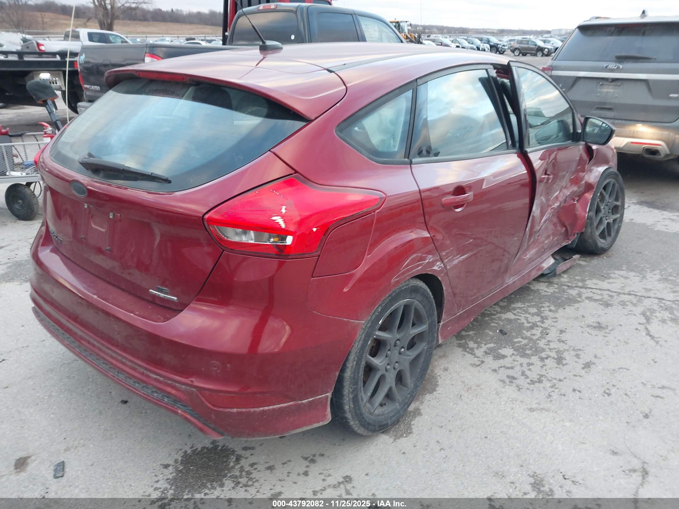 FORD FOCUS image 4